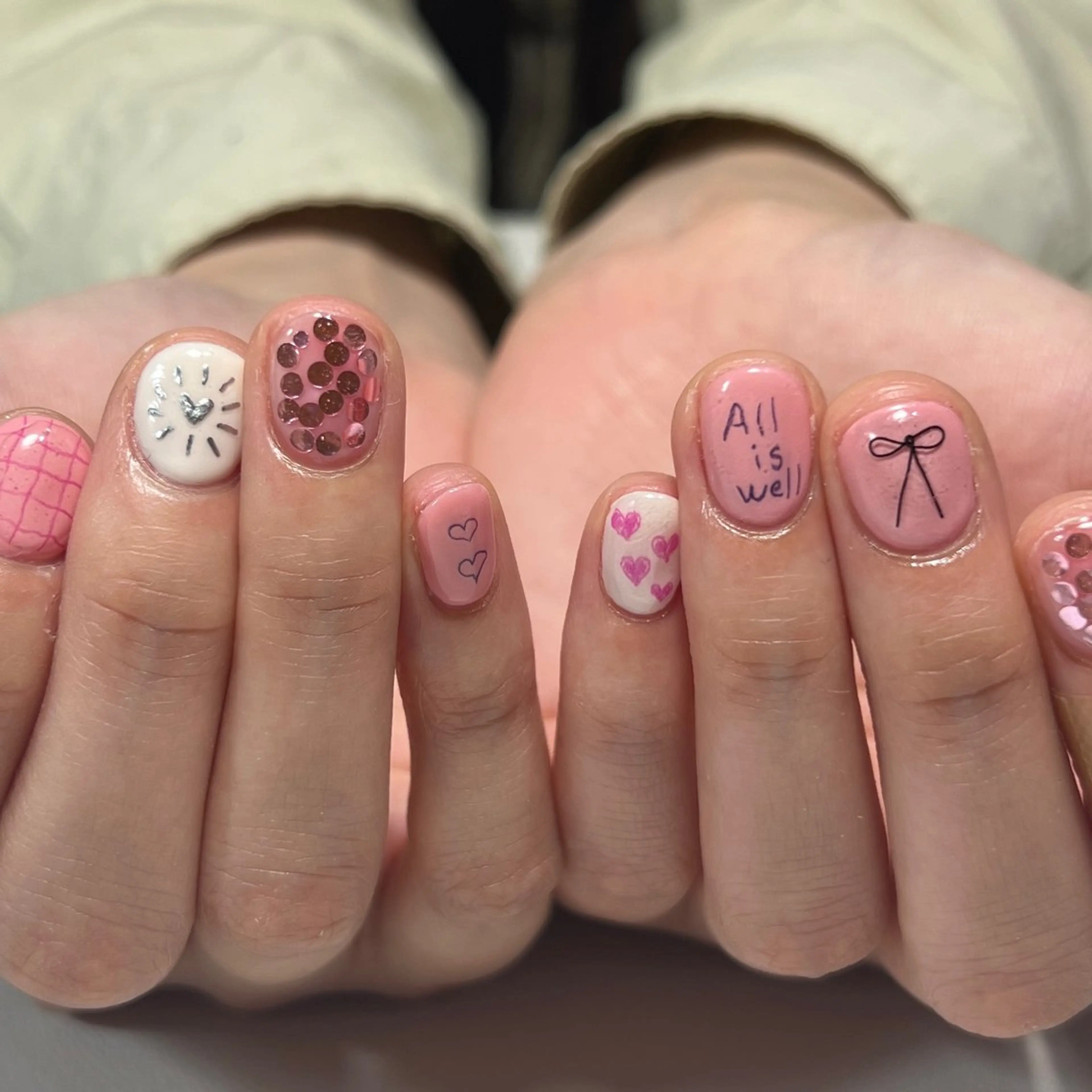 ネイル ガーリー ショートネイル ロイ ネイルのネイルデザイン