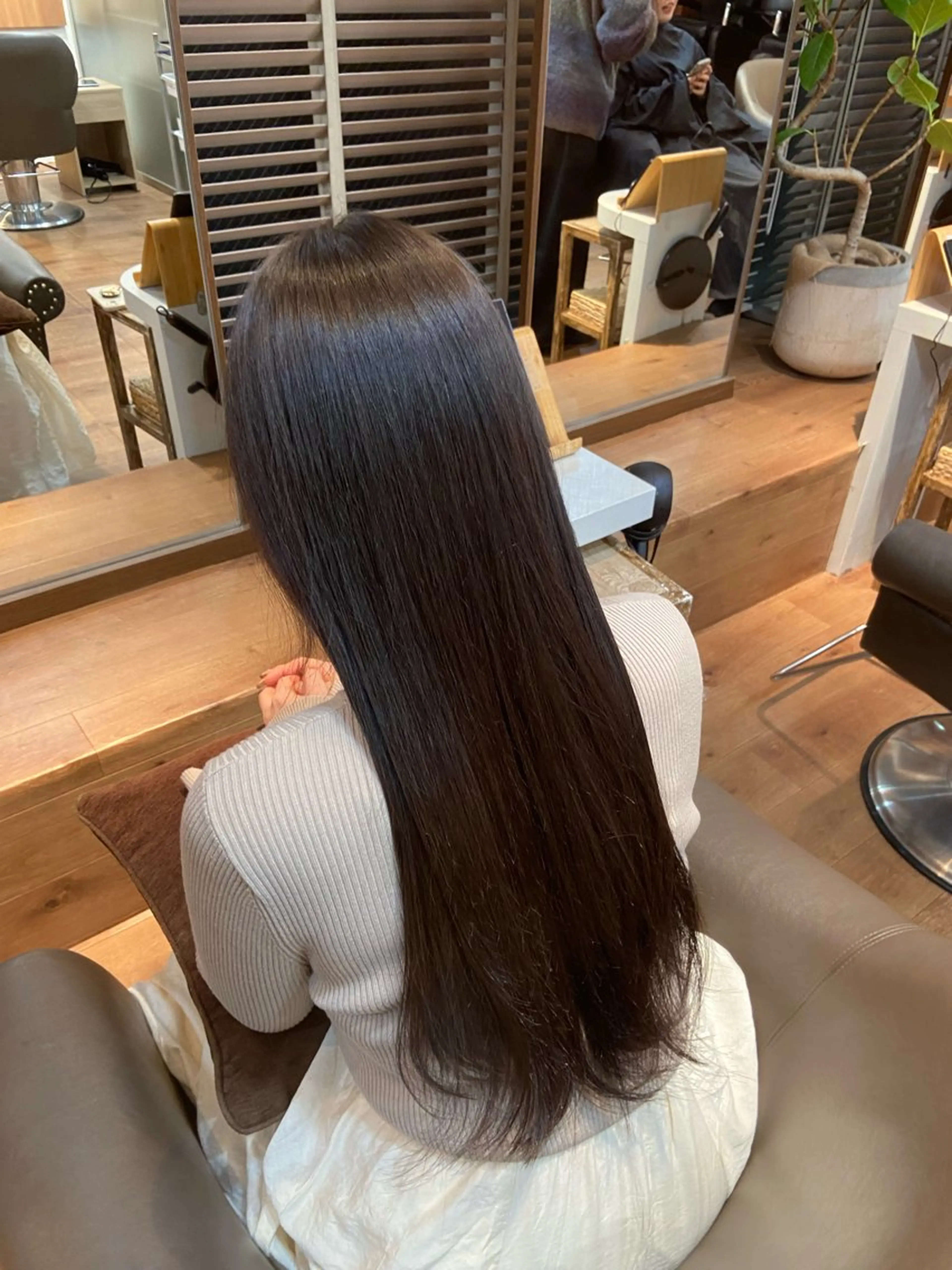 ロング カラー 日高 愛華のヘアスタイル