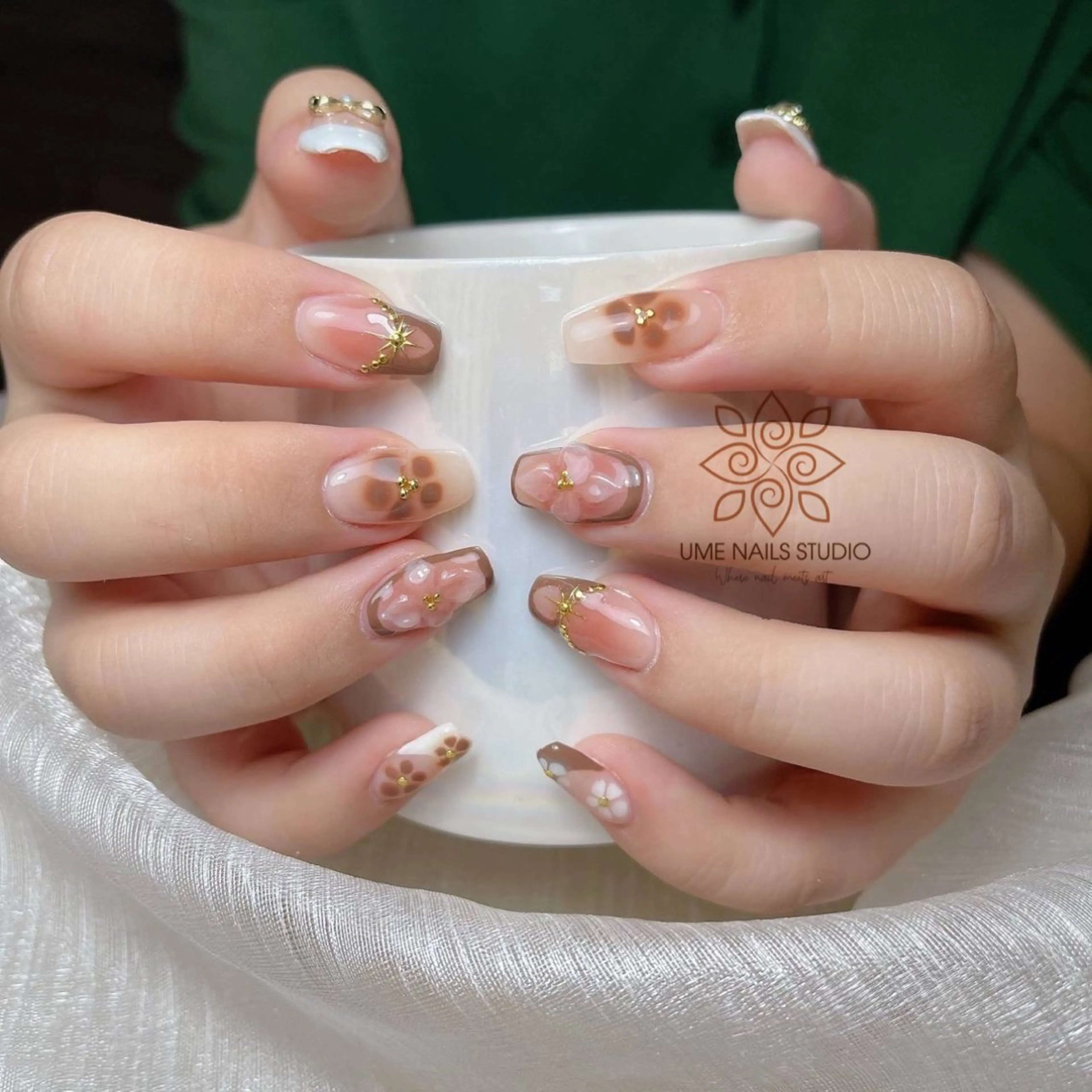 ネイル チークネイル クリアネイル ガーリー キラキラネイル 韓国ネイル ハンドネイル Ume Nail Studioのネイルデザイン