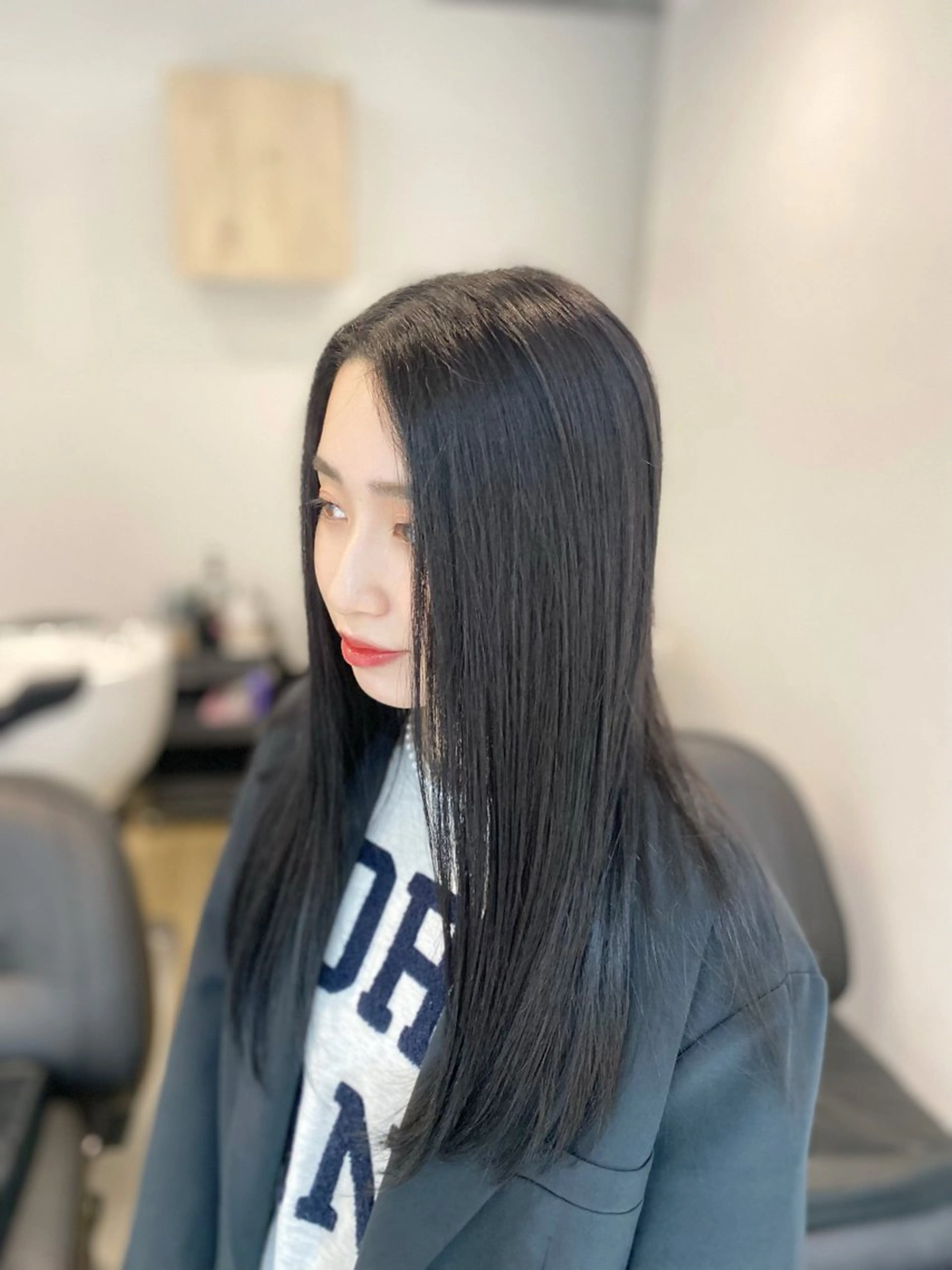 ロング カット ヘアカラー トリートメント 艶髪・透明感カラー・ 韓国ヘア・Yuriのヘアスタイル
