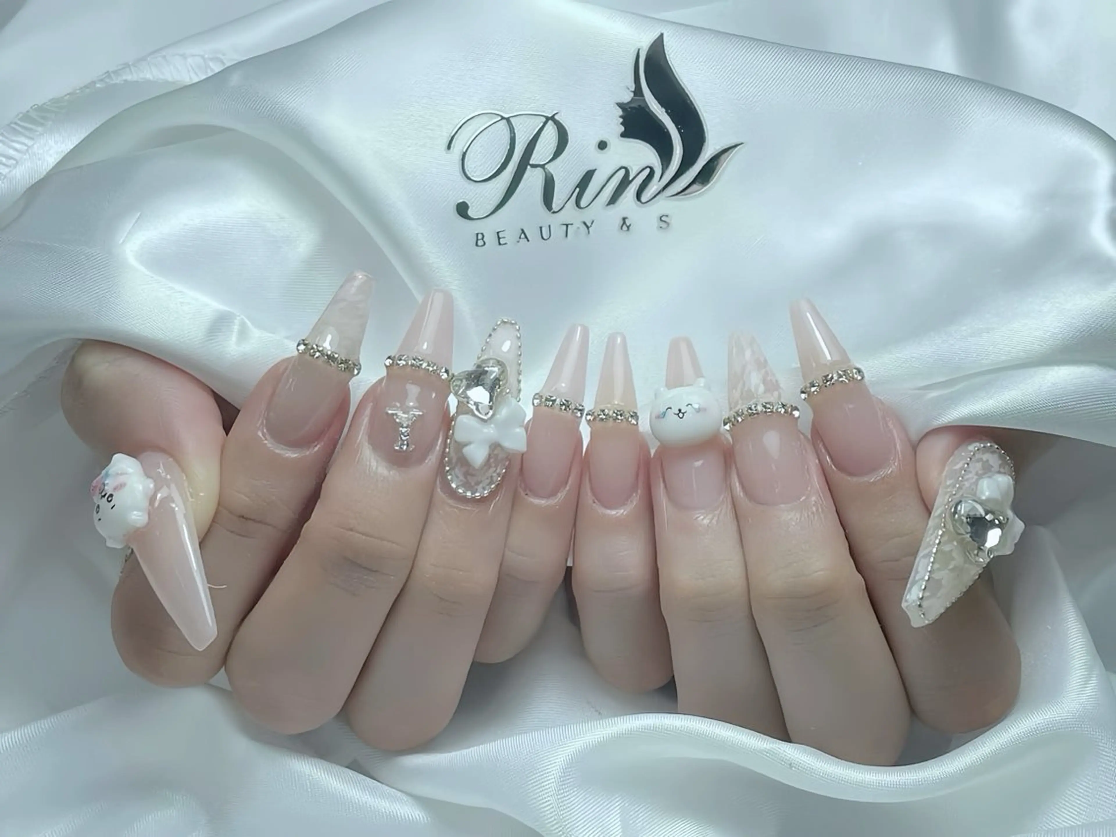 ネイル ボルドー フレンチネイル グラデーション キラキラネイル 韓国ネイル ハンドネイル Rin Nail Shinokuboのネイルデザイン
