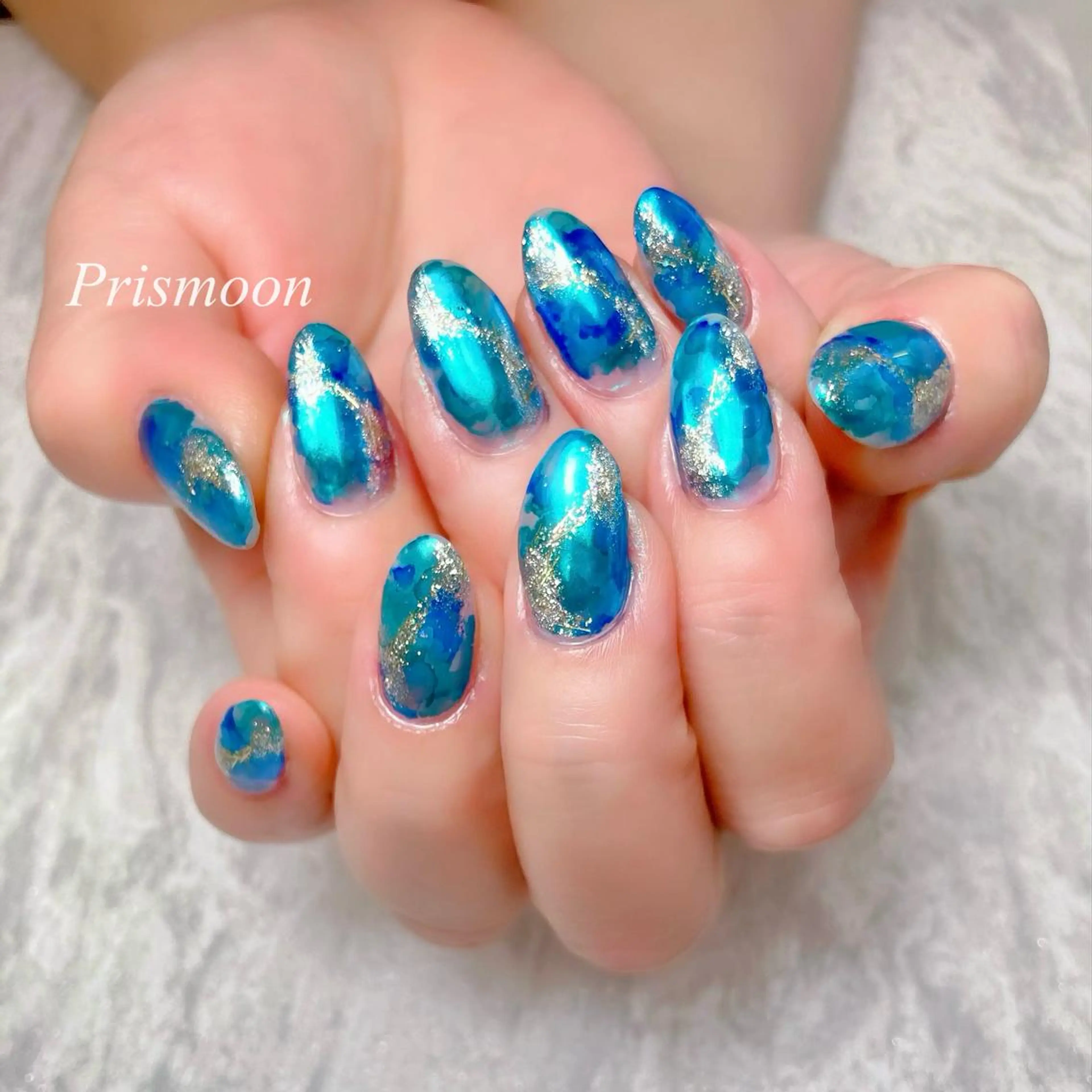 ネイル オーロラネイル ブルー キラキラネイル ニュアンスネイル 夏ネイル Prismoon  Nail所属・Prismoon Nailのネイルデザイン