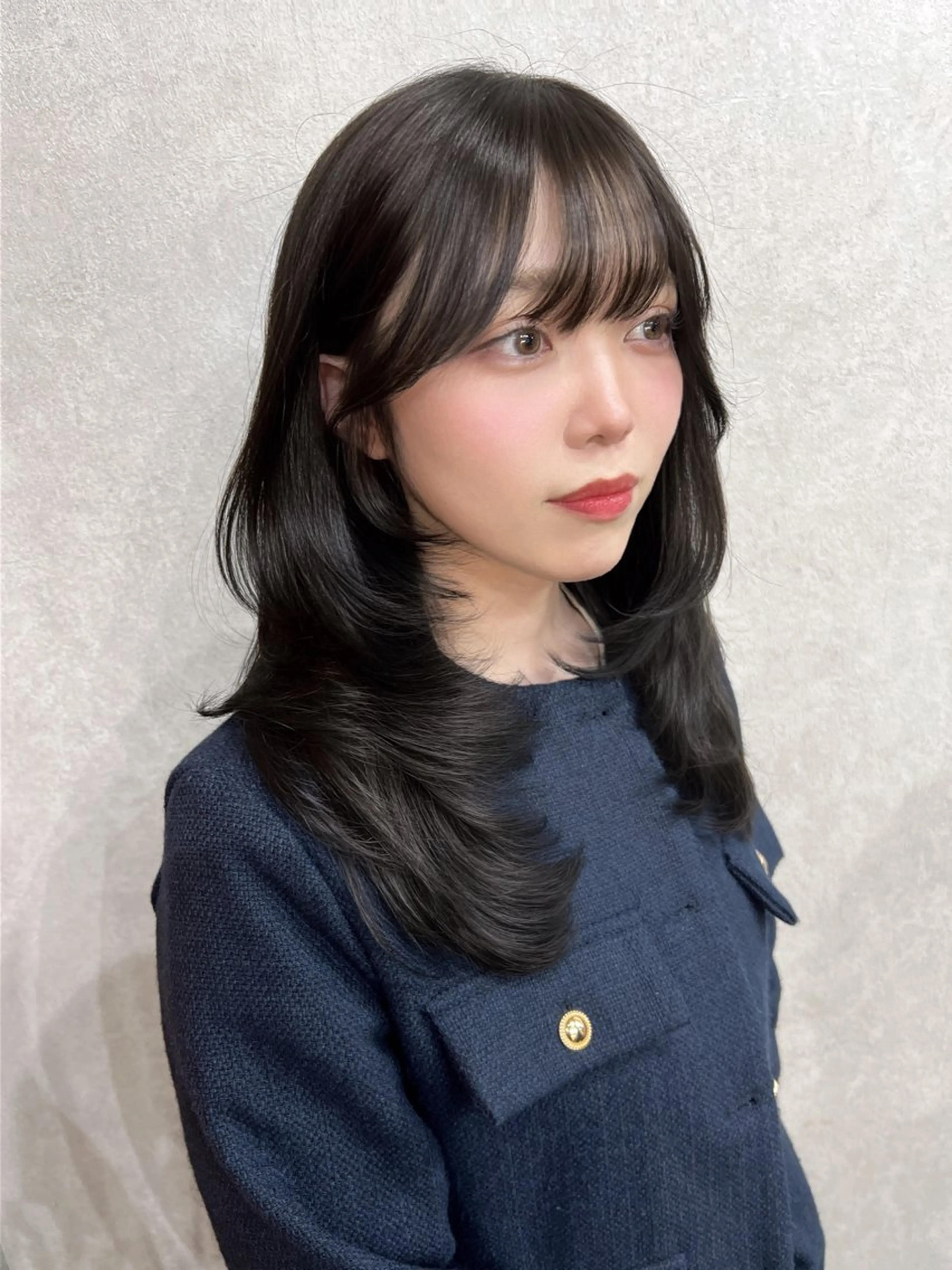 セミロング カット ヘアカラー maya レイヤーカットのヘアスタイル