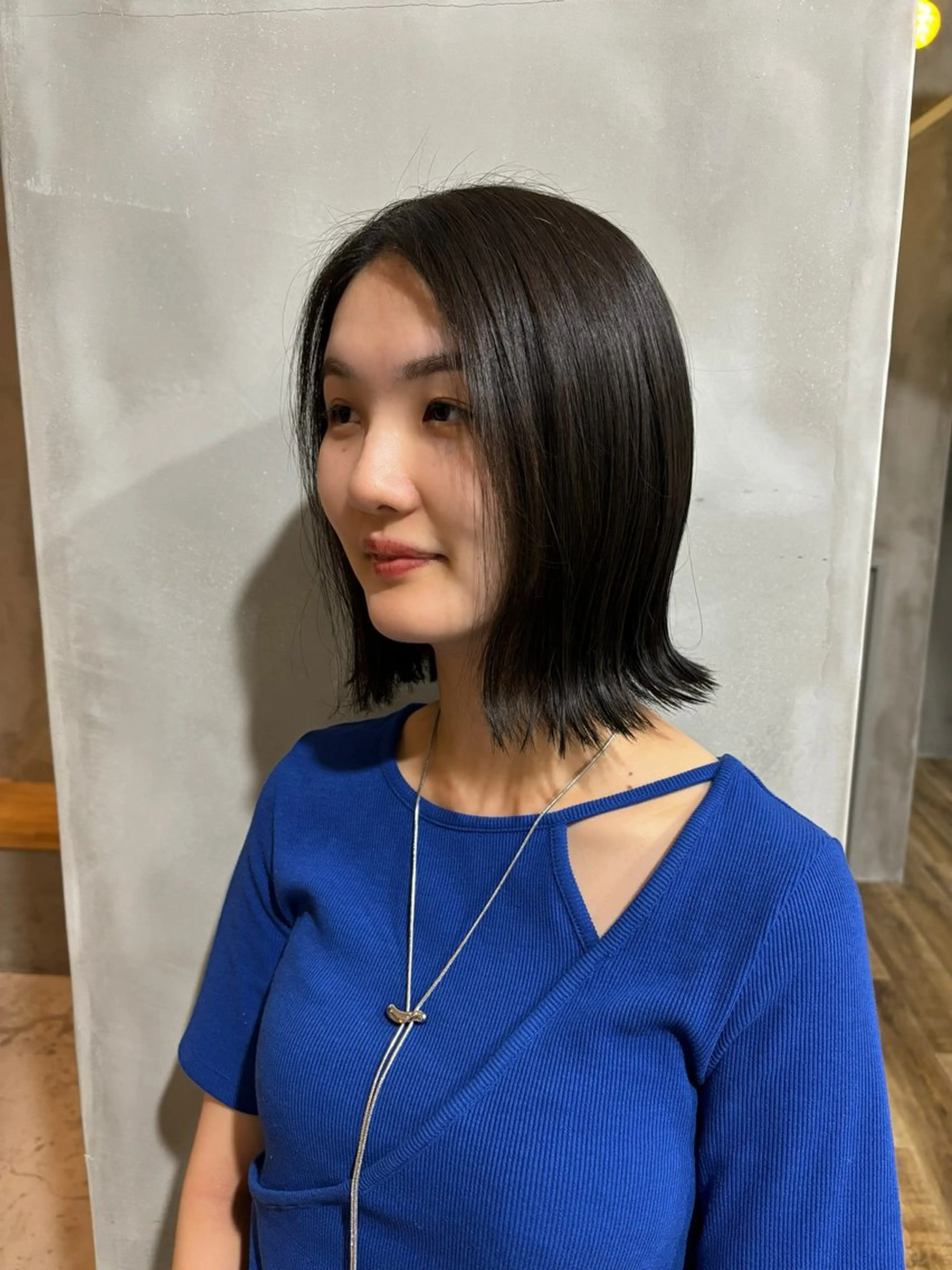 ミディアム カラー アッシュ 透明感カラー 小西 萌々香のヘアスタイル