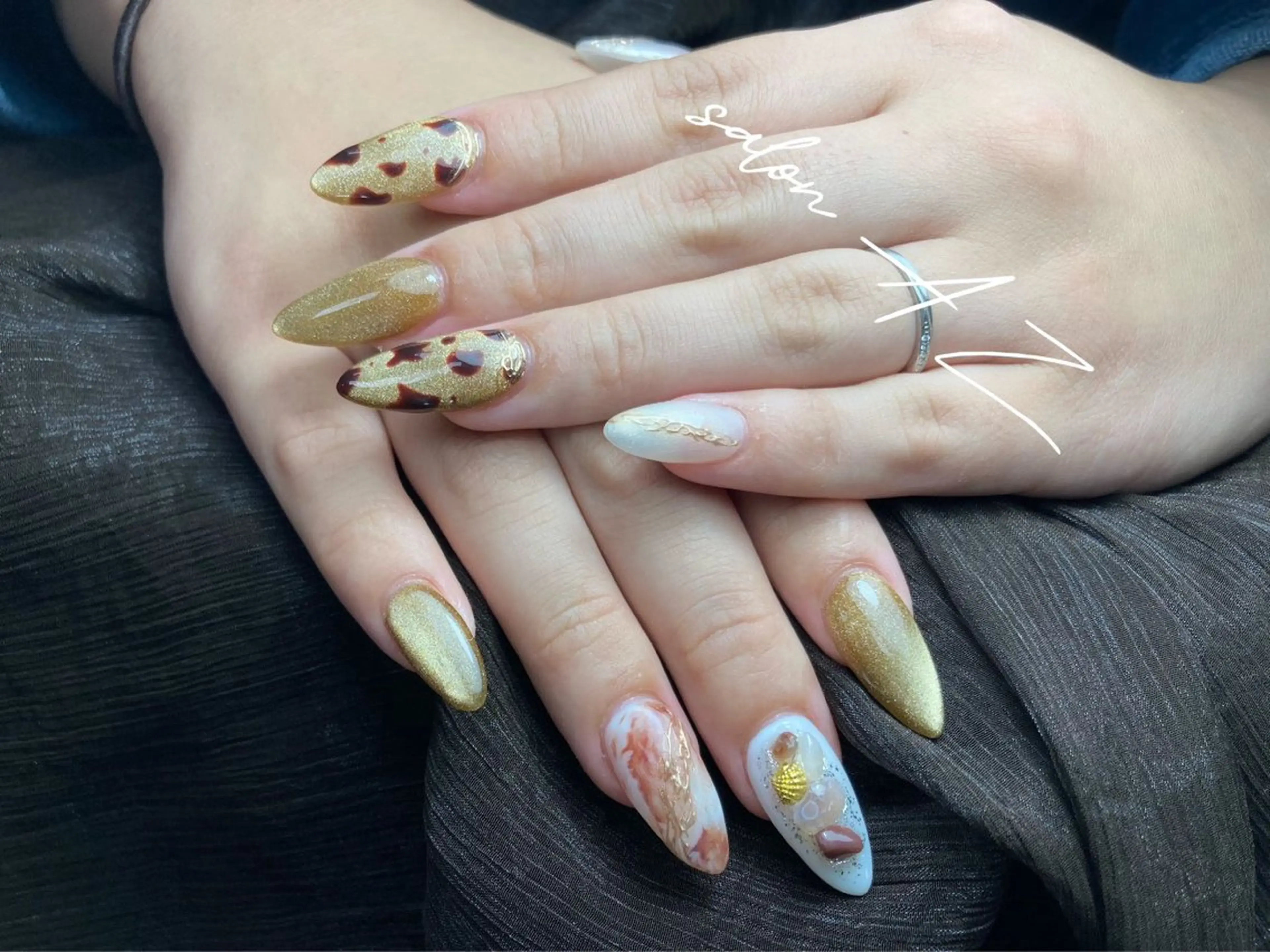 ネイル salonAZ トップネイリストのネイルデザイン