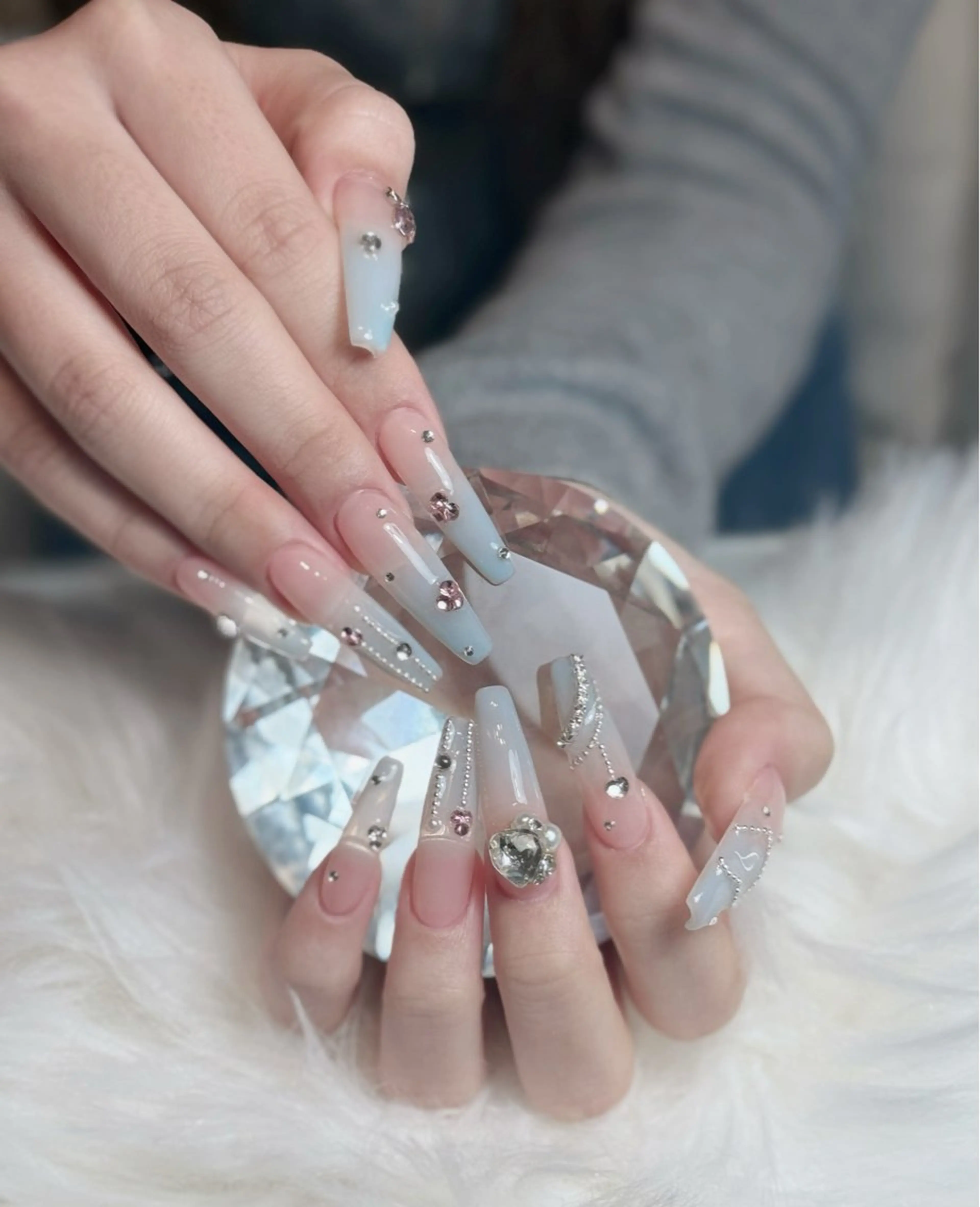ネイル フレンチネイル ジェルネイル キラキラネイル 韓国ネイル マグネットネイル Julli nail studio所属・Julli NailStudioのネイルデザイン