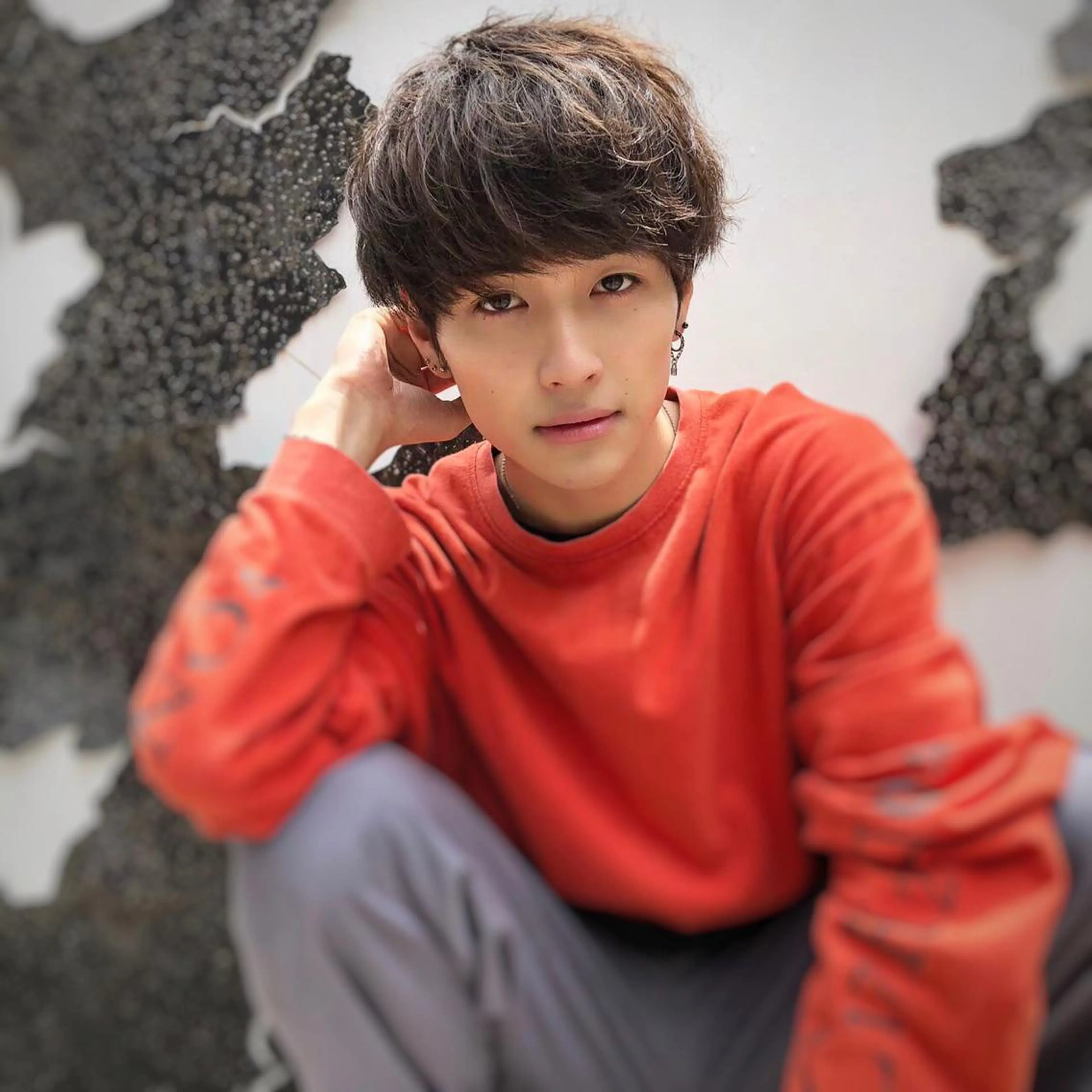 ショート パーマ メンズ アップバング メンズブリーチ ビジネス センターパート メンズハイトーン カット ヘアカラー トリートメント ヘッドスパ ヘアセット 赤み消し🌿 透明感カラー🫧のヘアスタイル