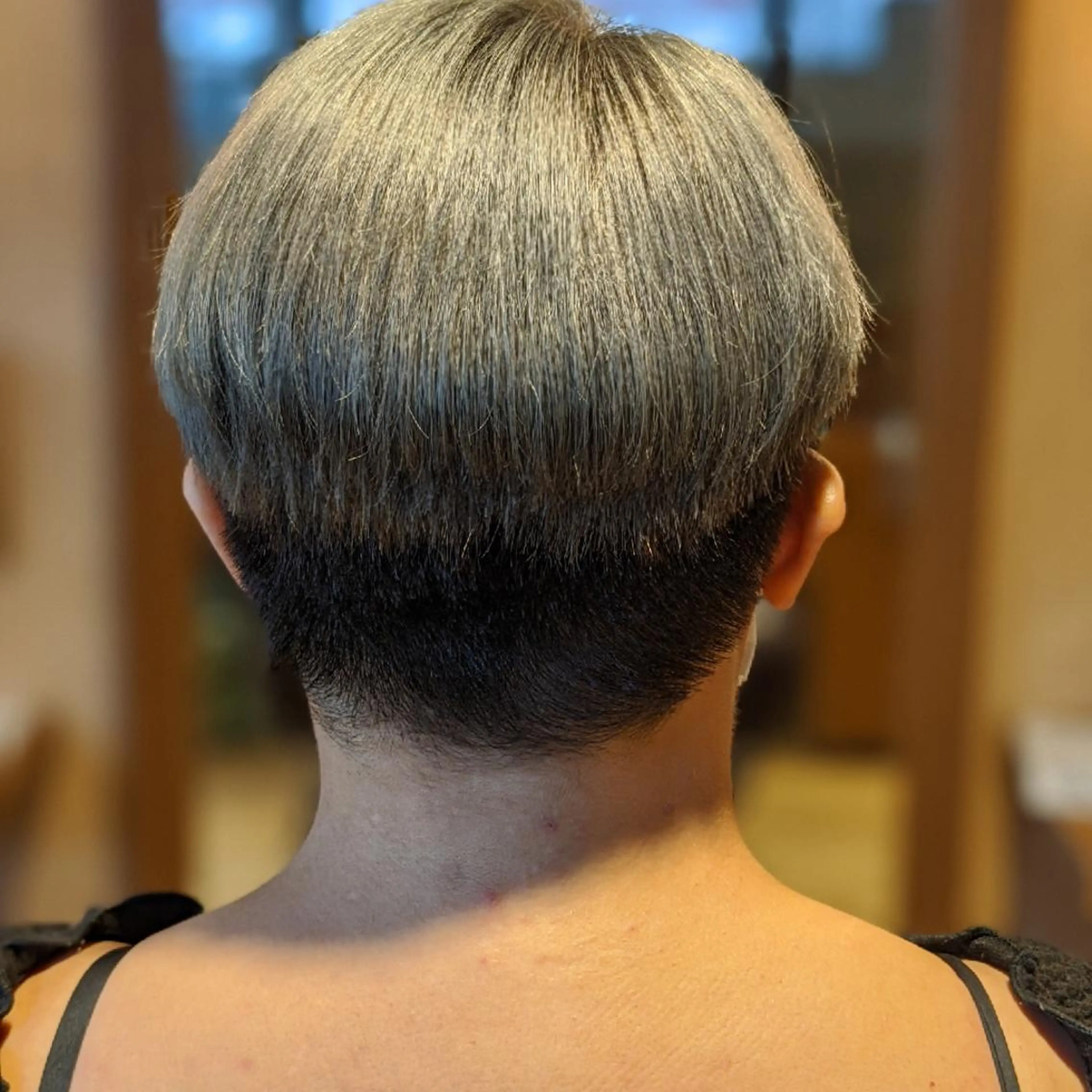 ショート カラー ブリーチ グレージュ 木下 峻輔/髪質改善特化のヘアスタイル