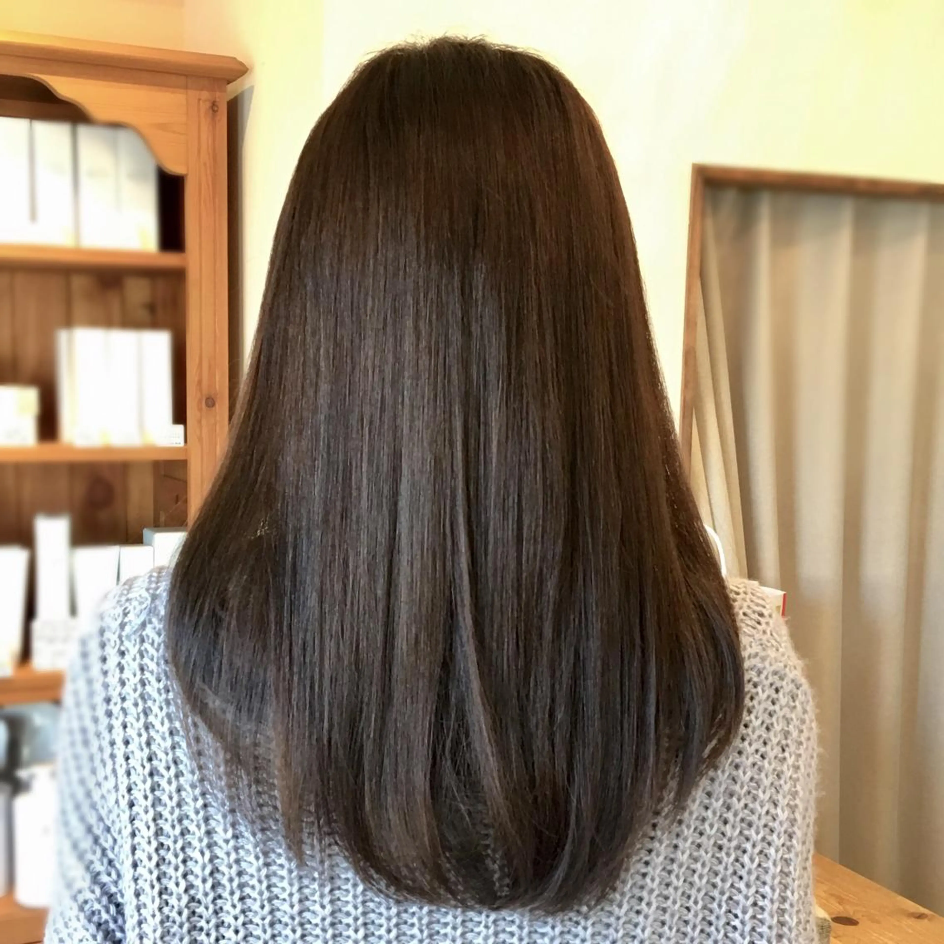 湿気の多い季節もなりたい髪に✨サラつや縮毛矯正の写真