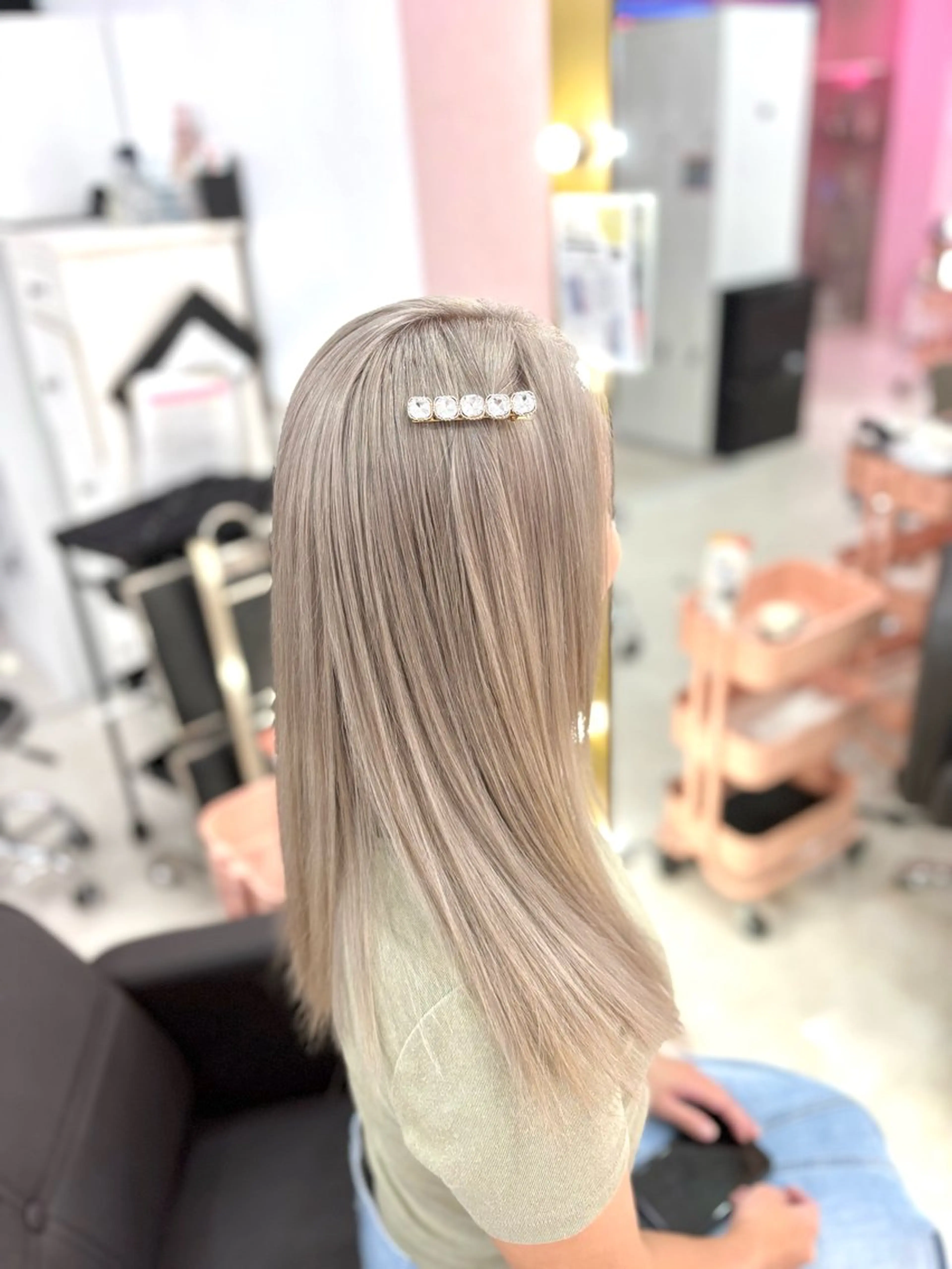 【1日で完結💖❕】2回ケアブリーチ➕カラー➕カット➕髪質改善トリートメントの写真