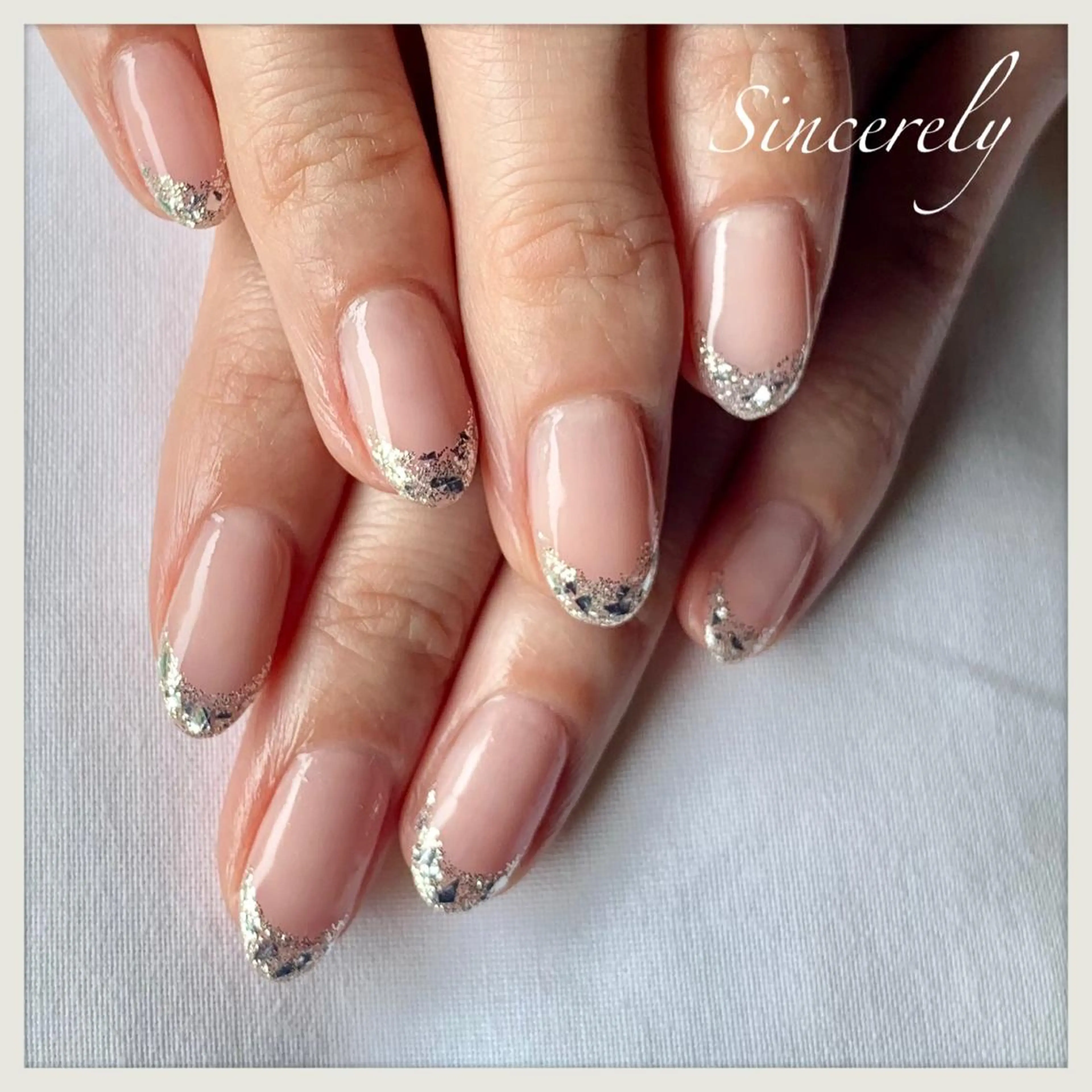 しっかり埋め込むガラスフレンチnail💍の写真