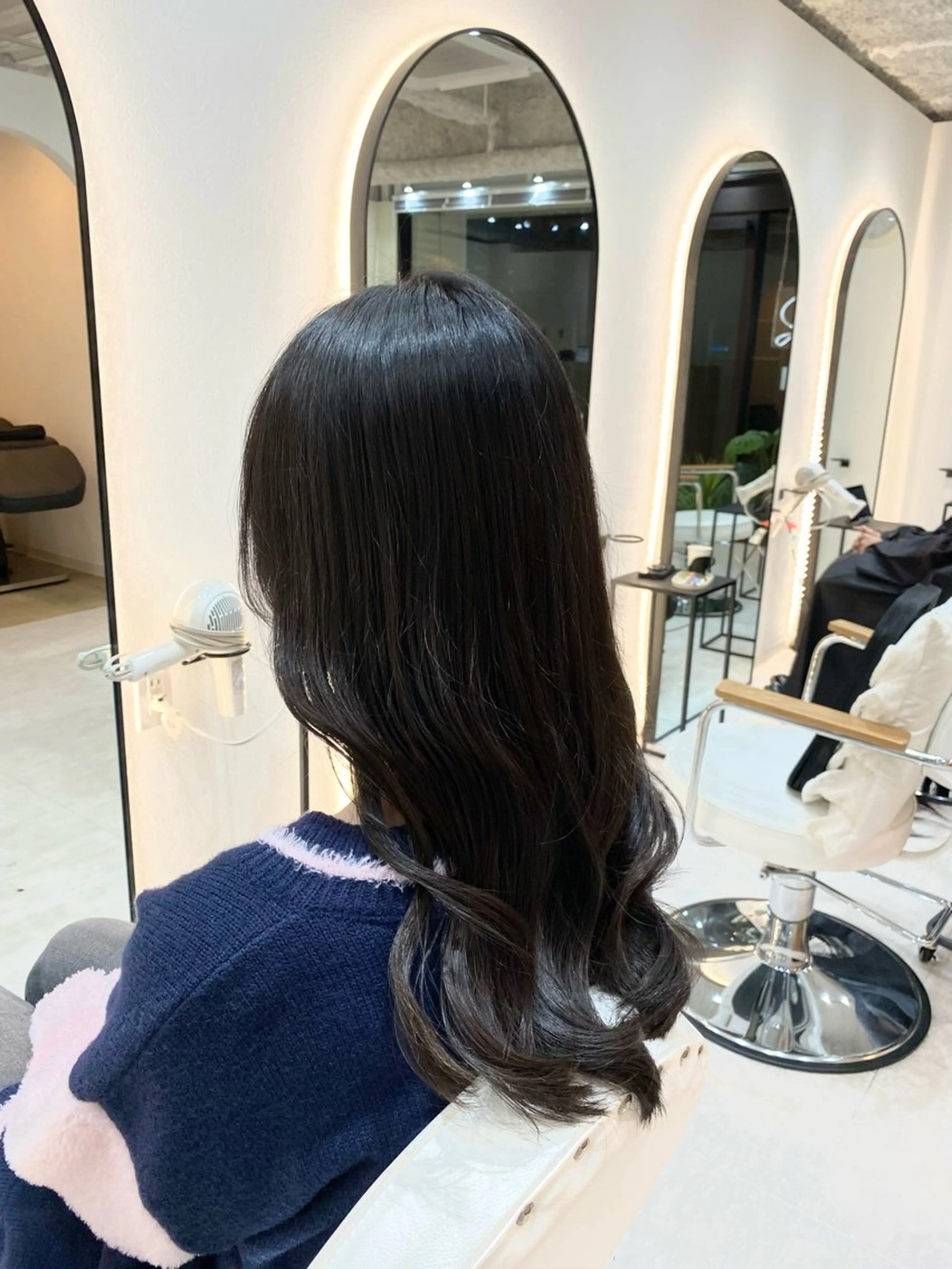 セミロング 艶髪・透明感カラー・ 韓国ヘア・Yuriのヘアスタイル