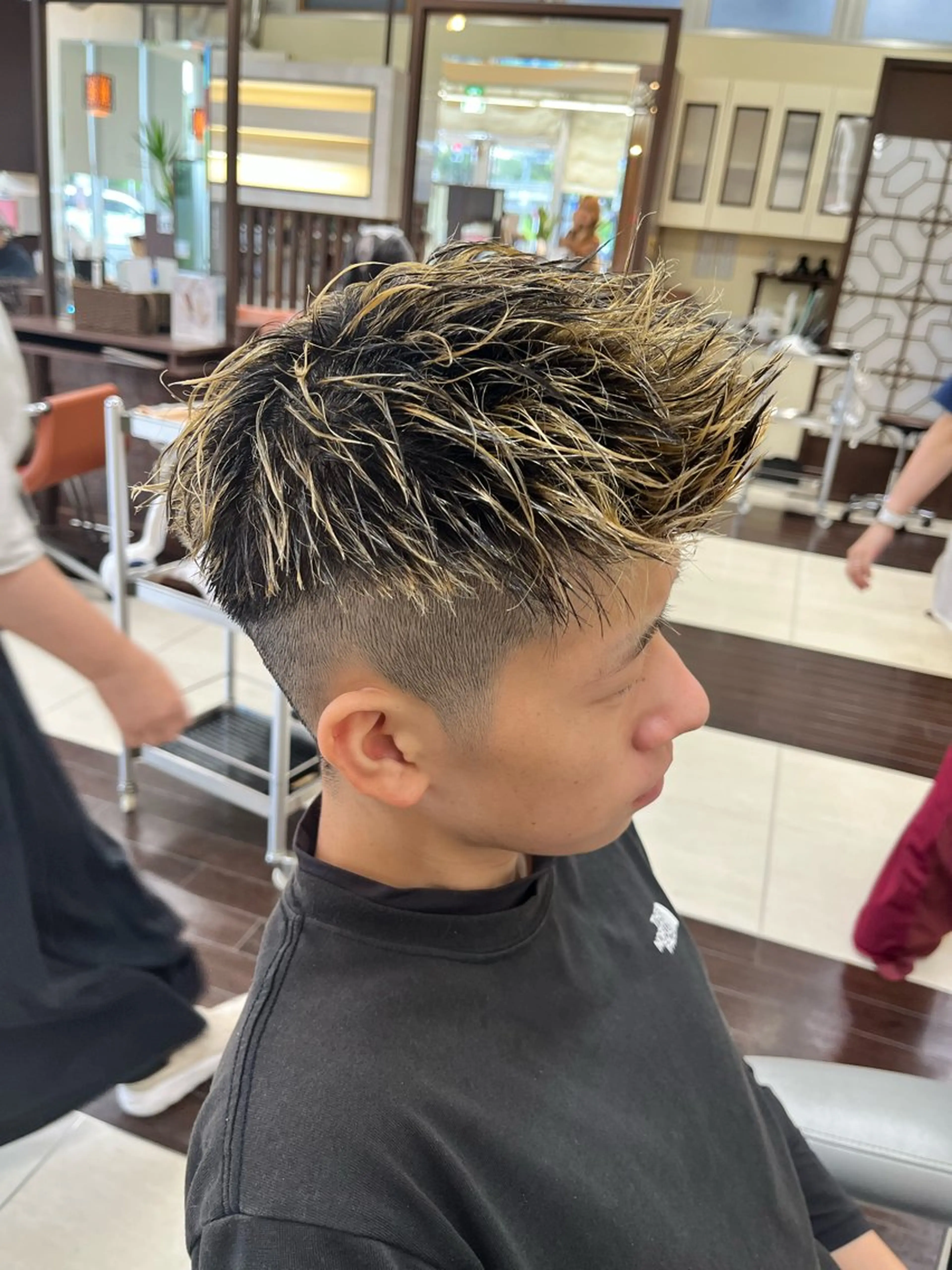 ショート カラー パーマ メンズ メンズメッシュ モヒカン メンズパーマ メンズツイストパーマ メッシュ AROH  men's cut&men's perm 船橋店所属・🧊メンズ特化🧊 高木航希のヘアスタイル