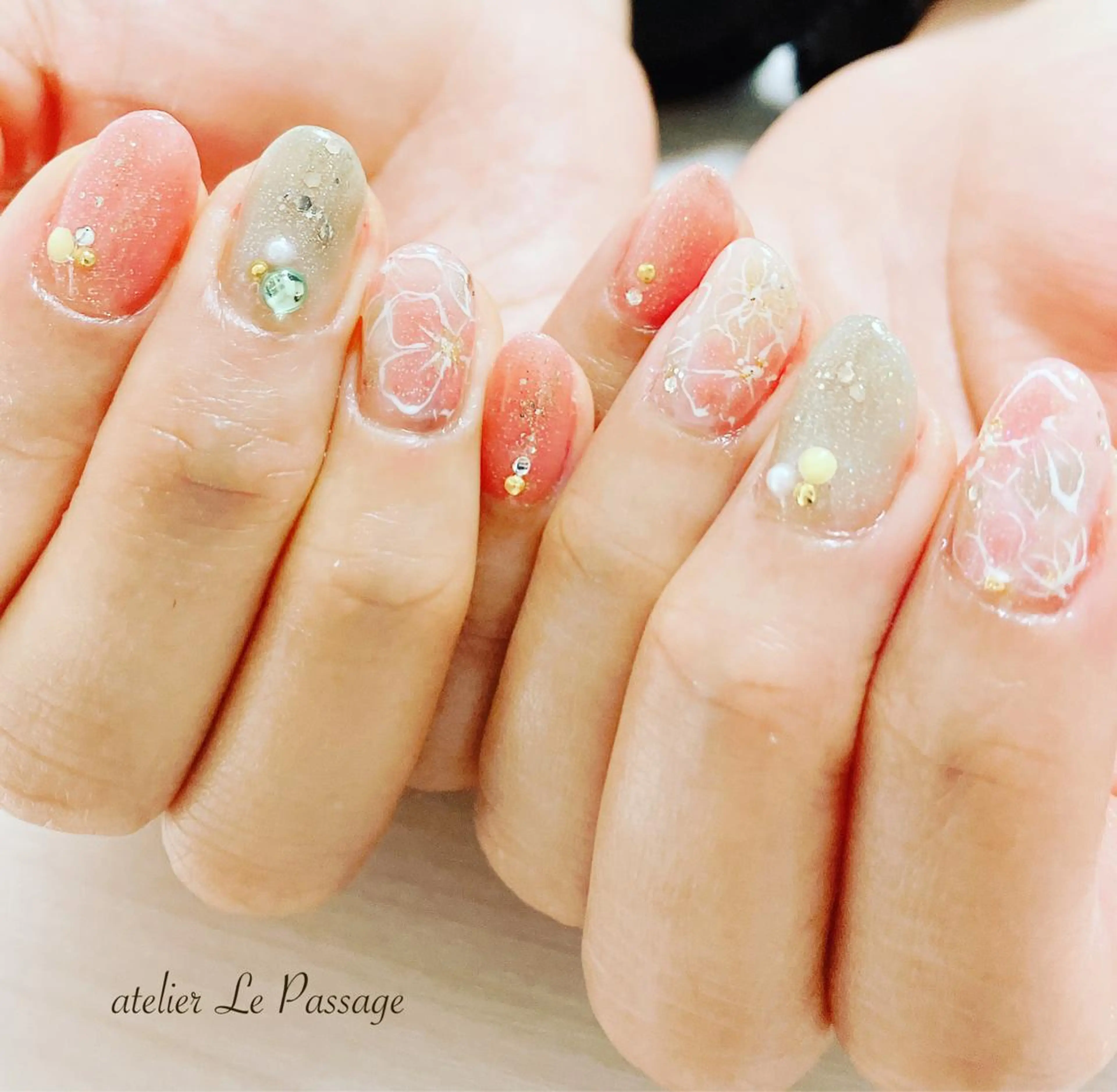 ネイル フラワーネイル ジェルネイル ラメ(グリッター) パラジェル 春ネイル Atelier Le Passage所属・h nakatsukaのネイルデザイン