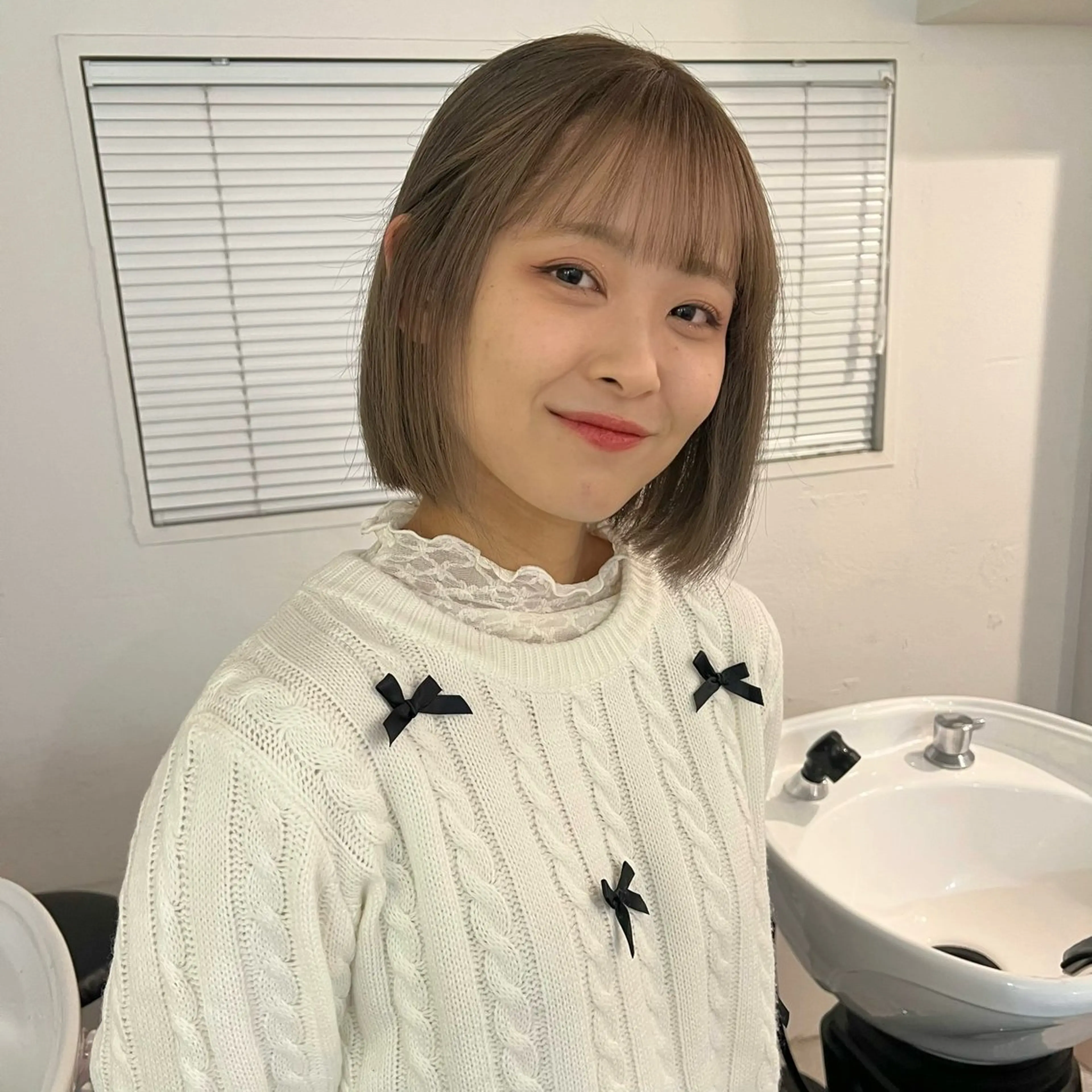 ショート カラー 切りっぱなしボブ ベージュカラー ブリーチ 透明感カラー グレージュ カット ヘアカラー トリートメント kanami/ 中崎町美容室のヘアスタイル