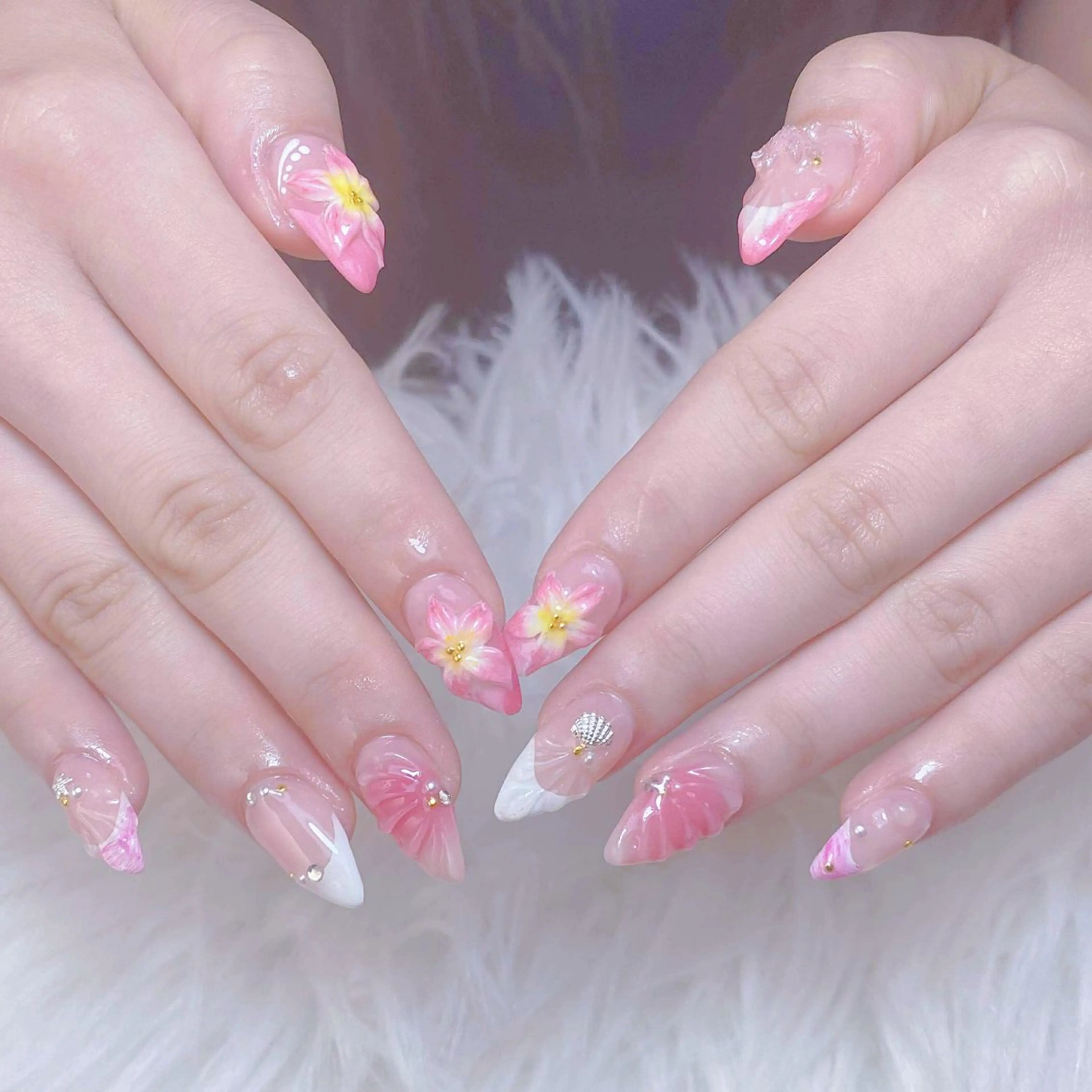 ネイル チークネイル 長さ出し フレンチネイル ジェルネイル ガラスフレンチ ハンドネイル anh nail anne🤍のネイルデザイン