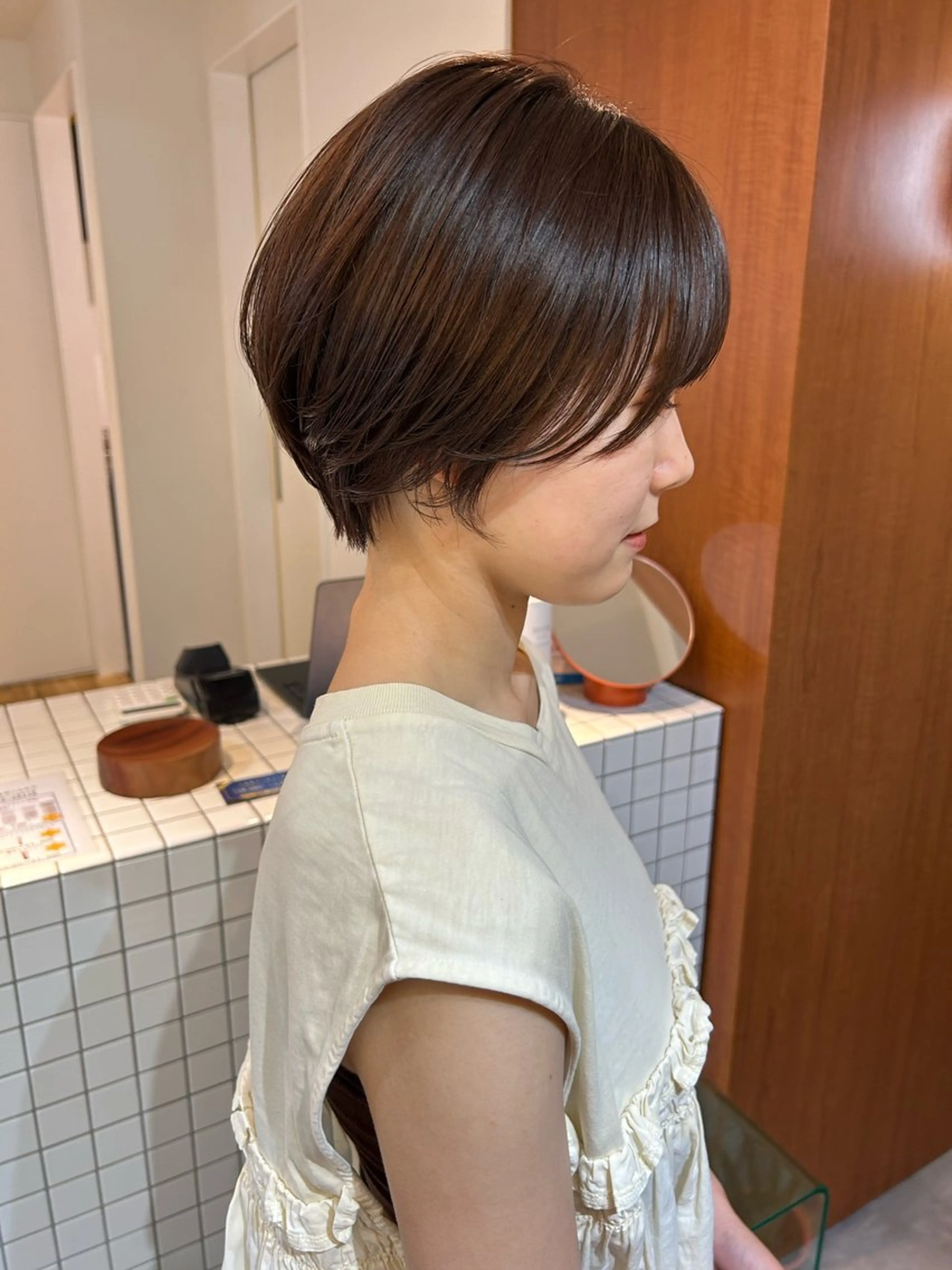 ショート カット ヘアカラー トリートメント 小林 朋花のヘアスタイル