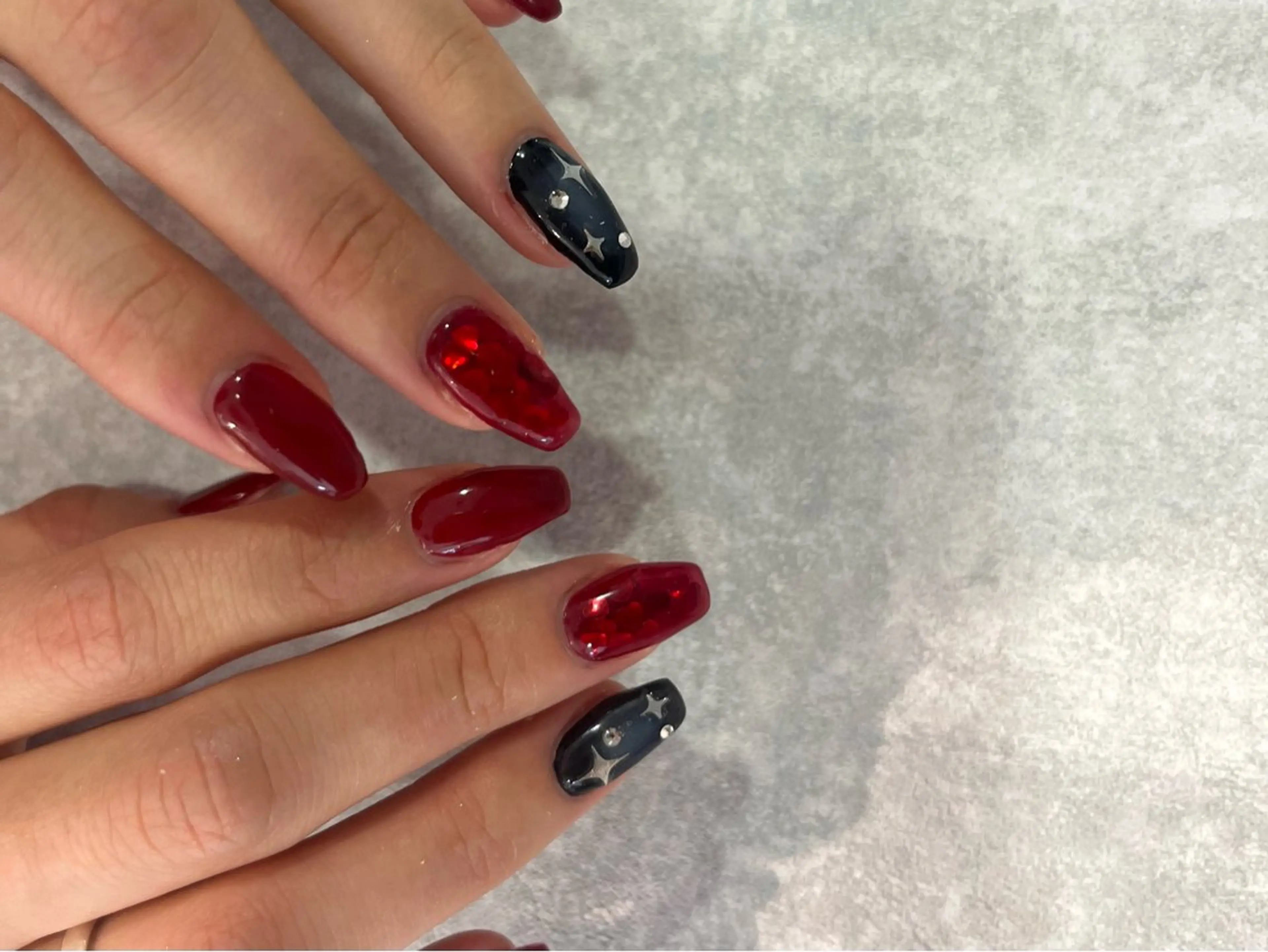 ミディアム ハンドネイル NAIL SALON FLOR所属・キラキラネイル/ 韓国ネイルMAKIのネイルデザイン