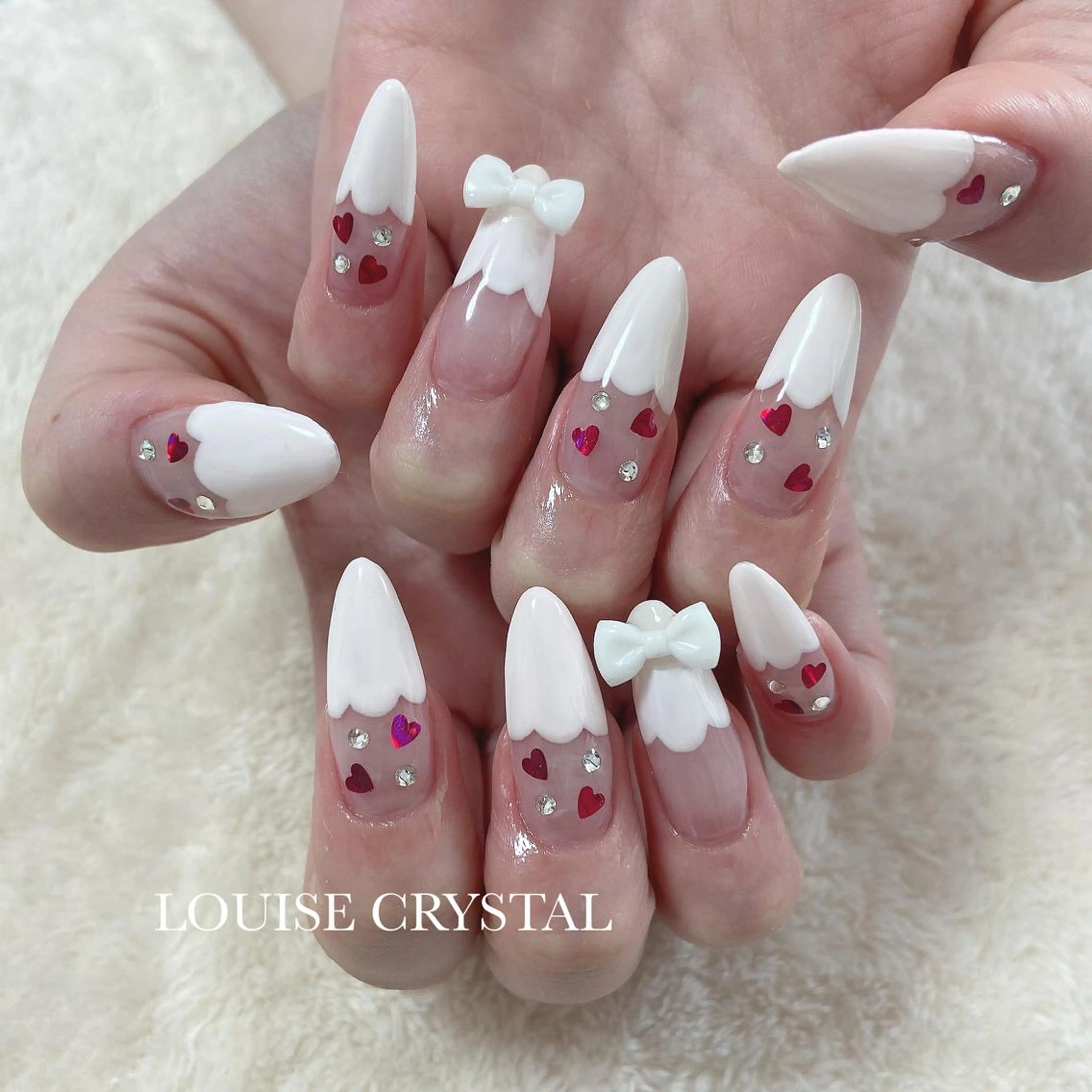 ネイル ハンドネイル LOUISE CRYSTALのネイルデザイン