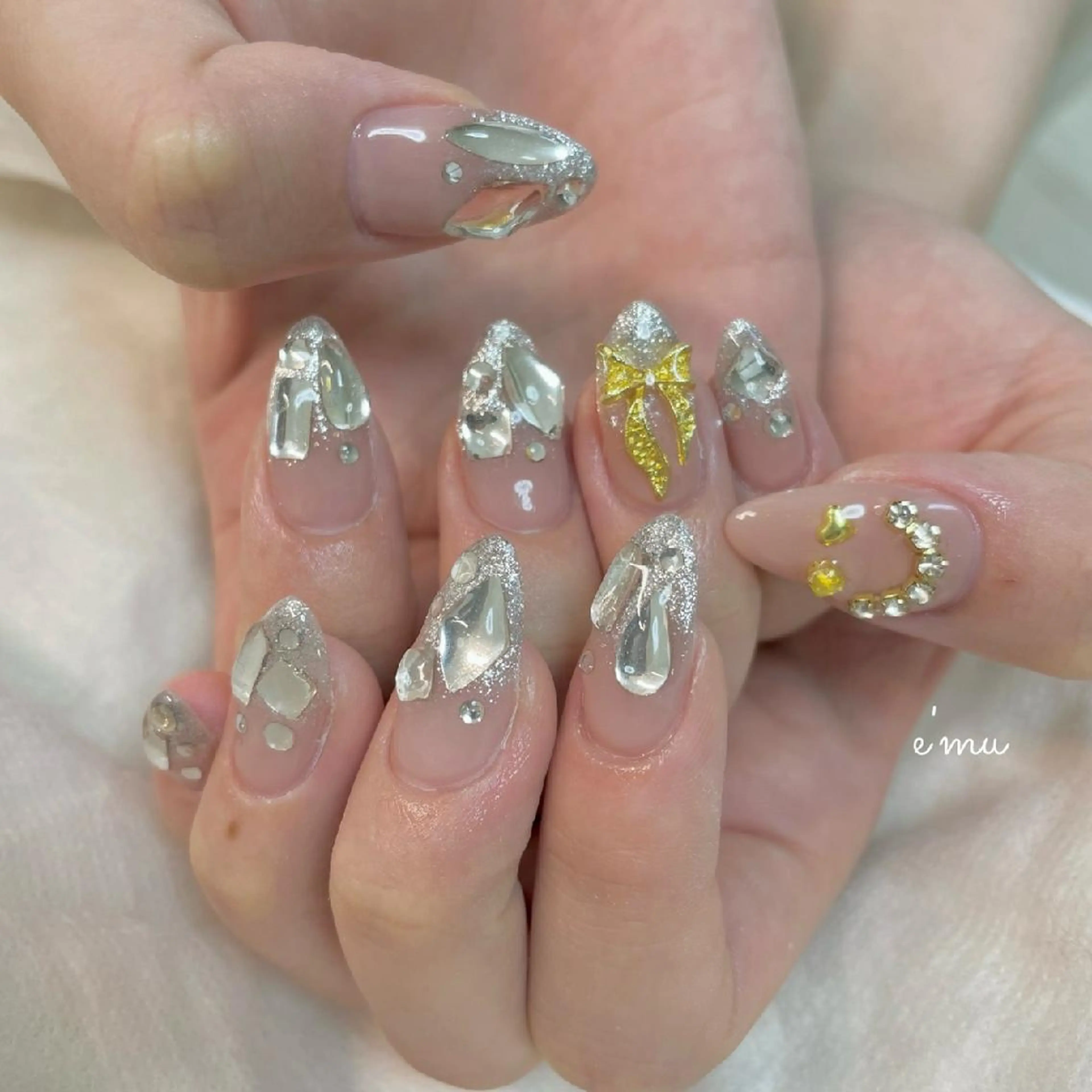 ネイル キラキラネイル 韓国ネイル リボン nail salon e'mu💐のネイルデザイン