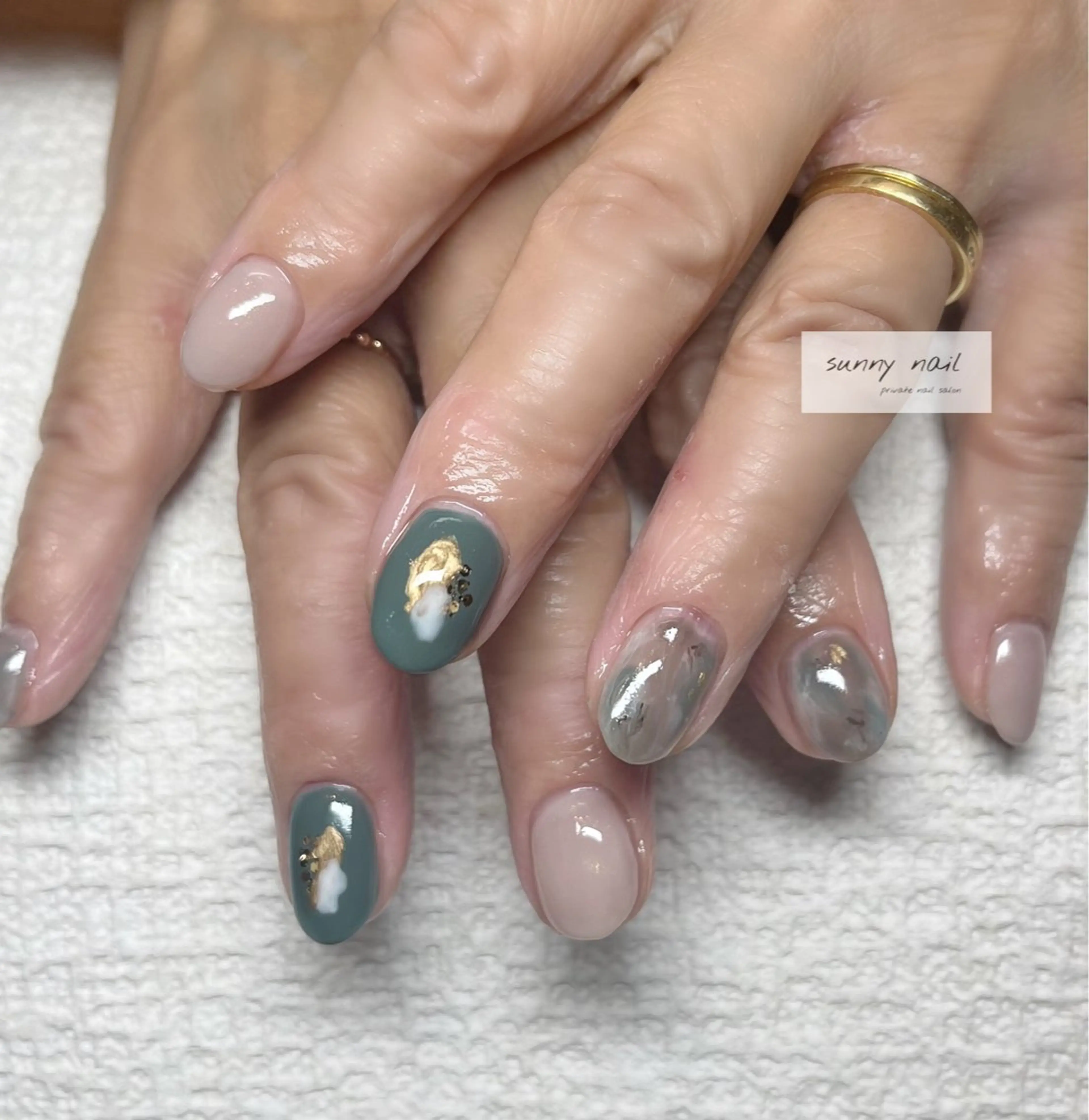 ネイル グリーン ニュアンスネイル sunny nailのネイルデザイン