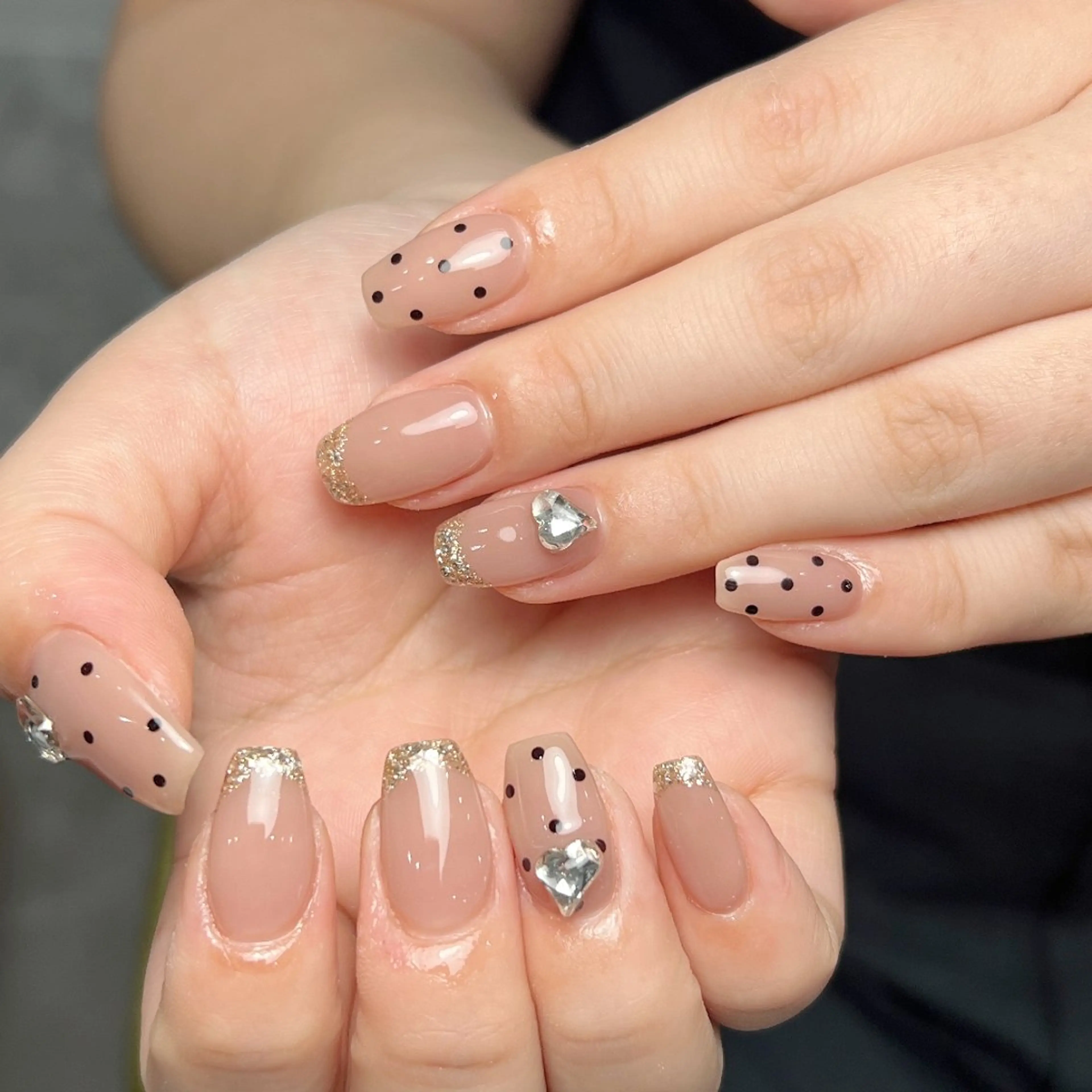 ネイル チークネイル 長さ出し フレンチネイル ジェルネイル キラキラネイル ハンドネイル UM Nail Salonのネイルデザイン