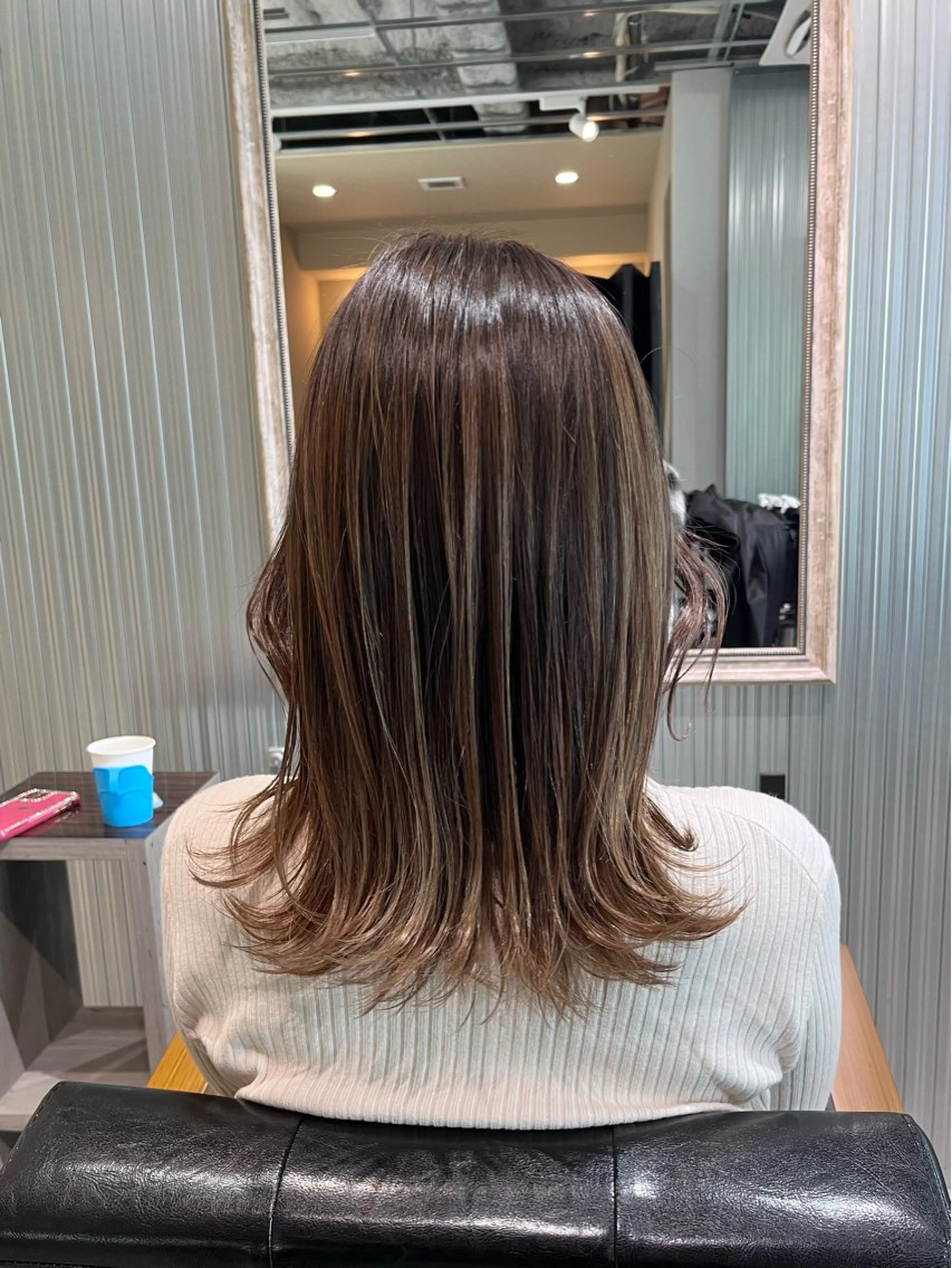 ミディアム カラー バレイヤージュ ベージュカラー ハイトーンカラー レイヤーカット ヘアカラー KIZU 髪質改善 オカルト怪談のヘアスタイル