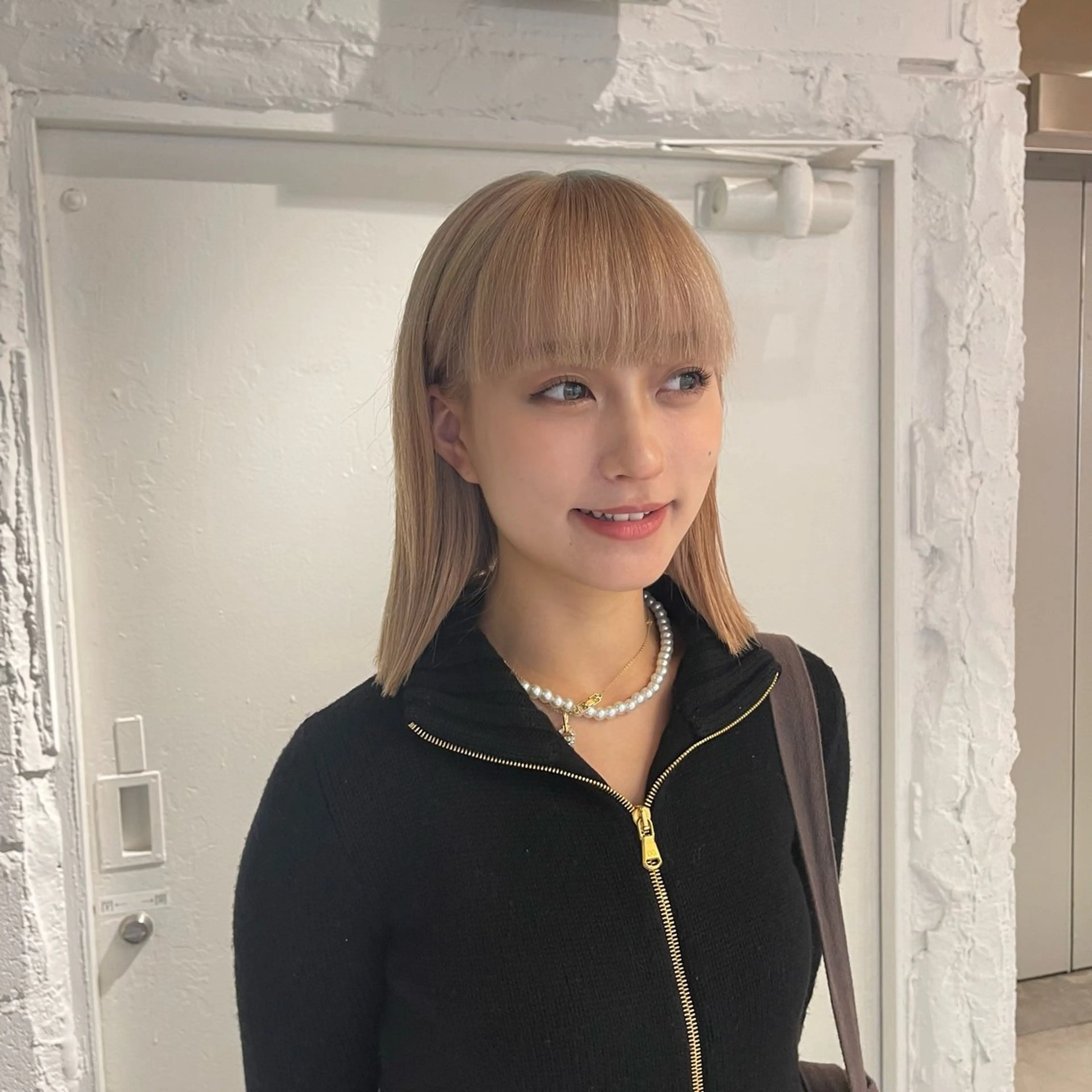 ミディアム カラー ブロンド ヘアカラー lunty miichiのヘアスタイル