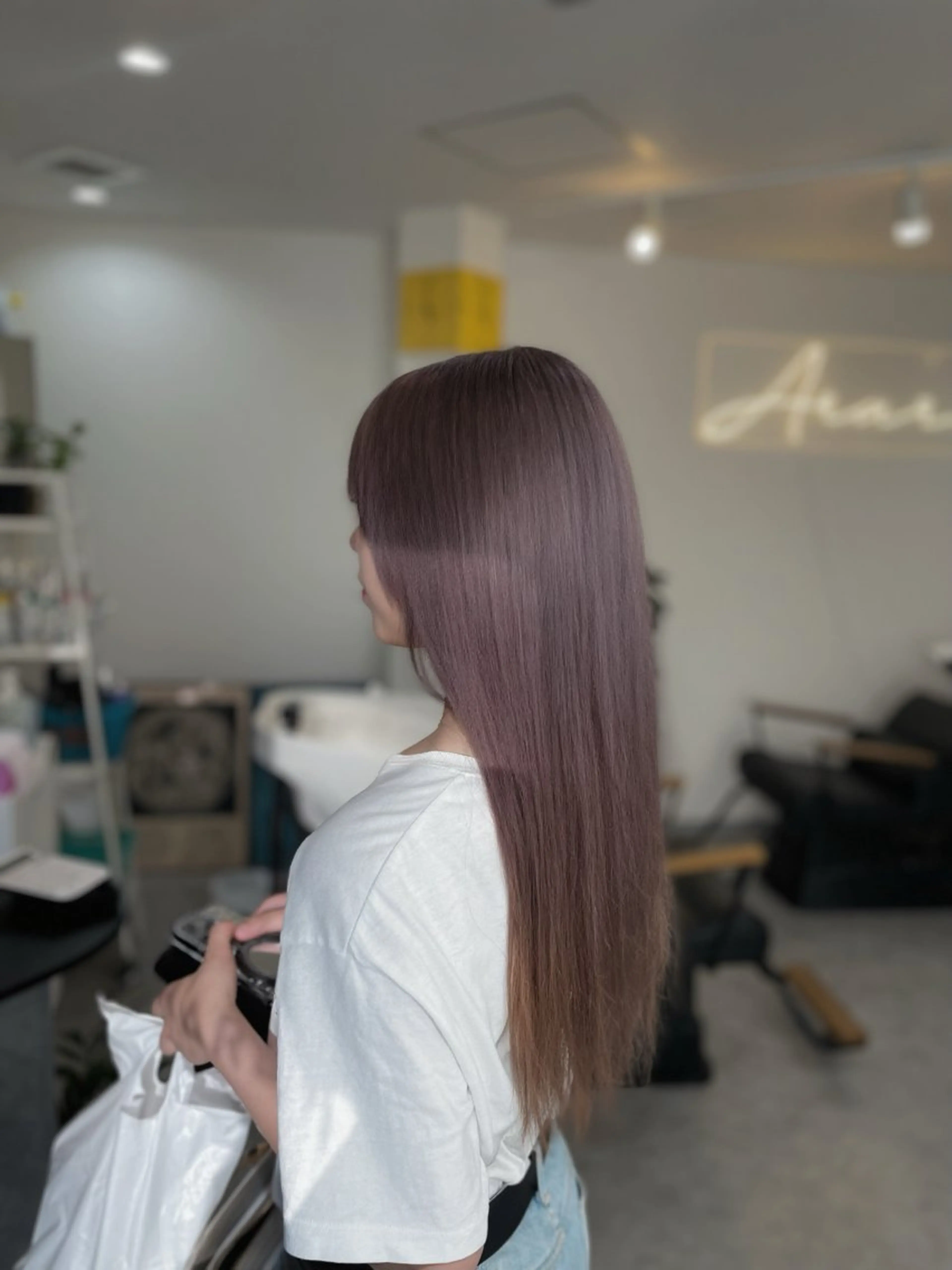 ロング カラー ベージュカラー ブリーチ ミルクティーベージュ カット ヘアカラー トリートメント @miyuki _uenoのヘアスタイル