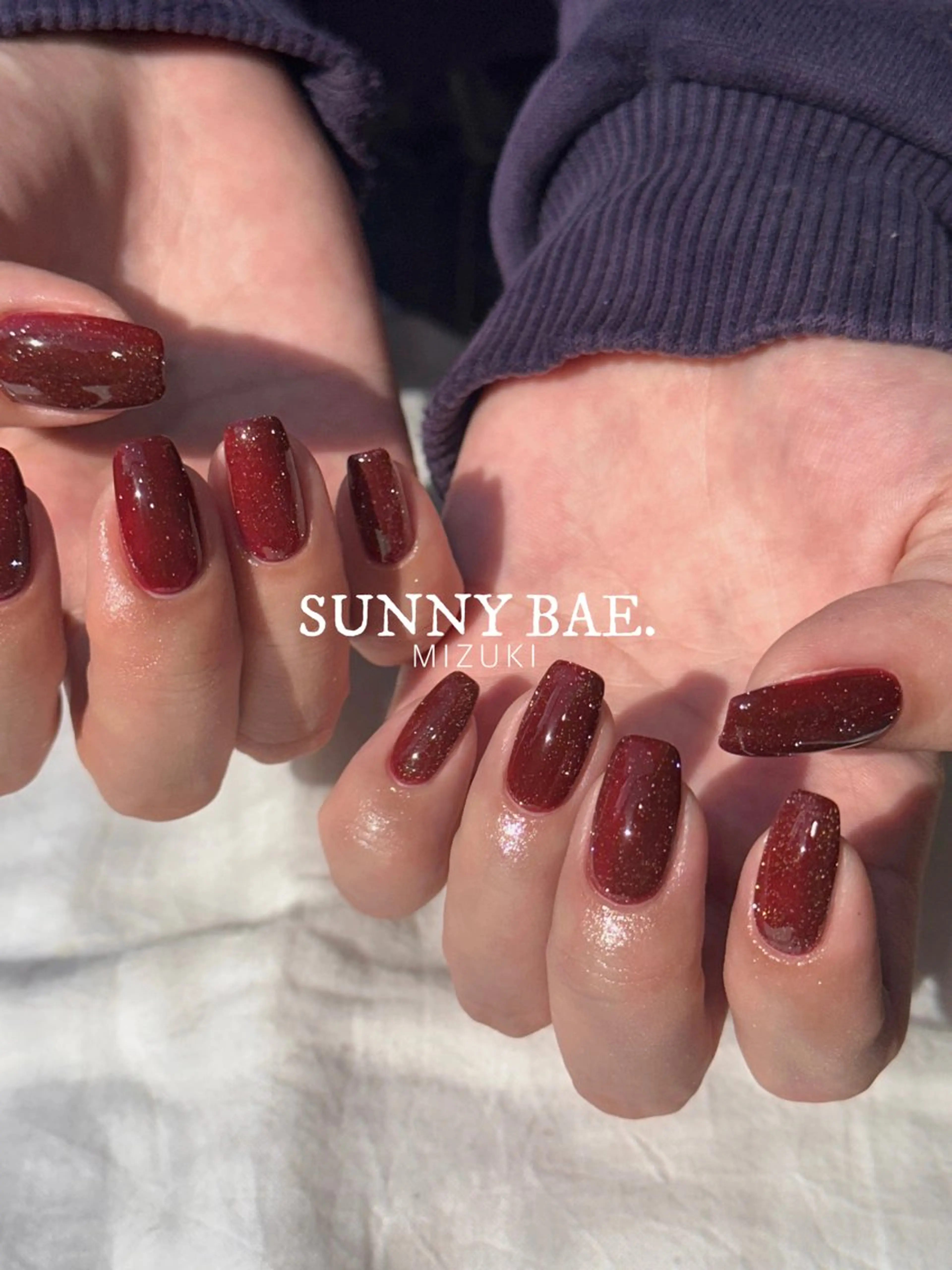 ネイル ボルドー フラッシュネイル 氷ネイル・うるうるネイル ラメ(グリッター) 赤色 ハンドネイル SUNNY BAE. 🌼MIZUKIのネイルデザイン