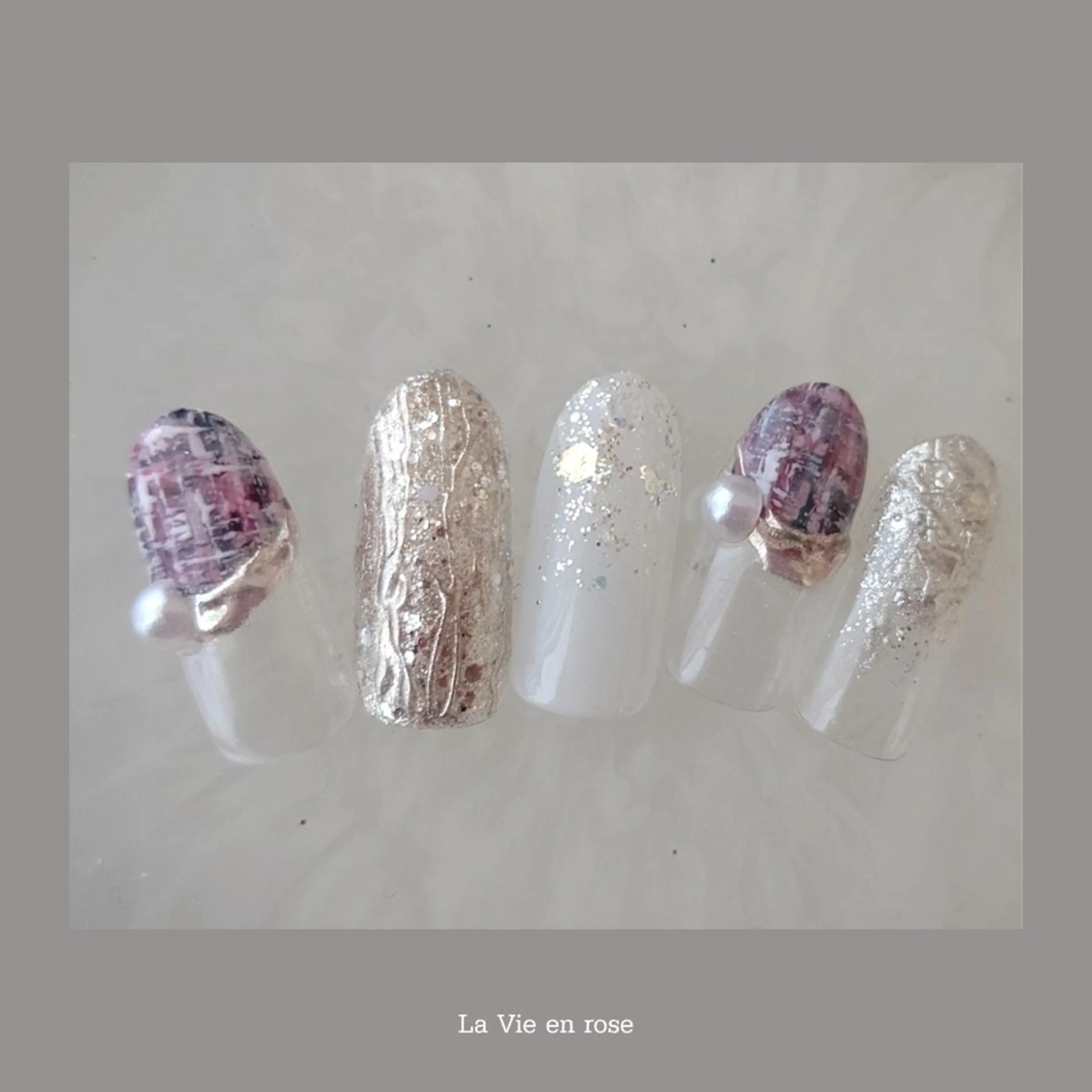 ネイル キラキラネイル ツイードネイル ラヴィアン ローズのネイルデザイン