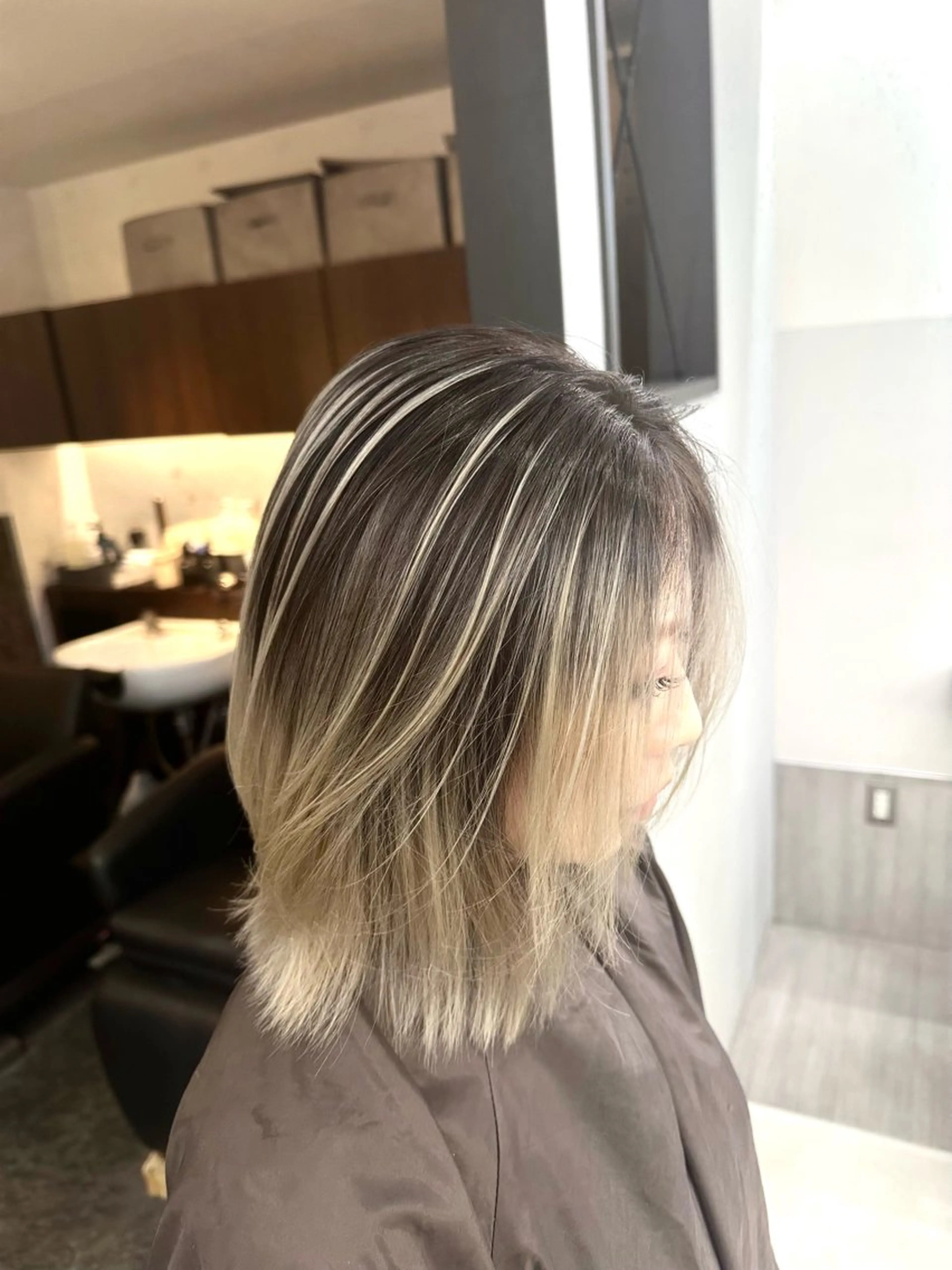 ミディアム カラー カット ヘアカラー トリートメント バレイヤージュ/ ハイトーン/ムラ修正のヘアスタイル