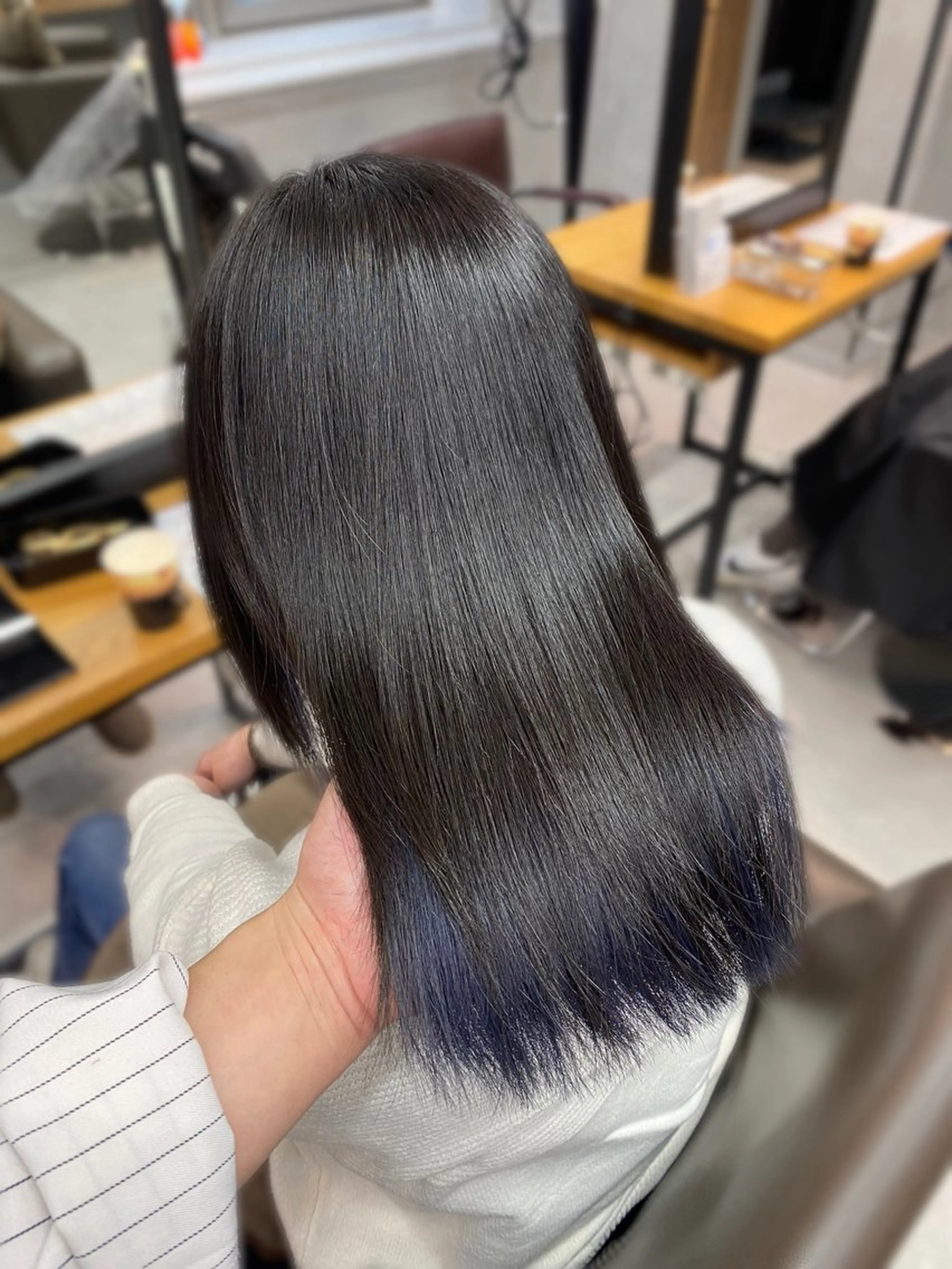 ミディアム カラー 髪質改善 ヘアカラー トリートメント 銀座メンズパーマ🦚 ブリーチ🌿レイヤーのヘアスタイル
