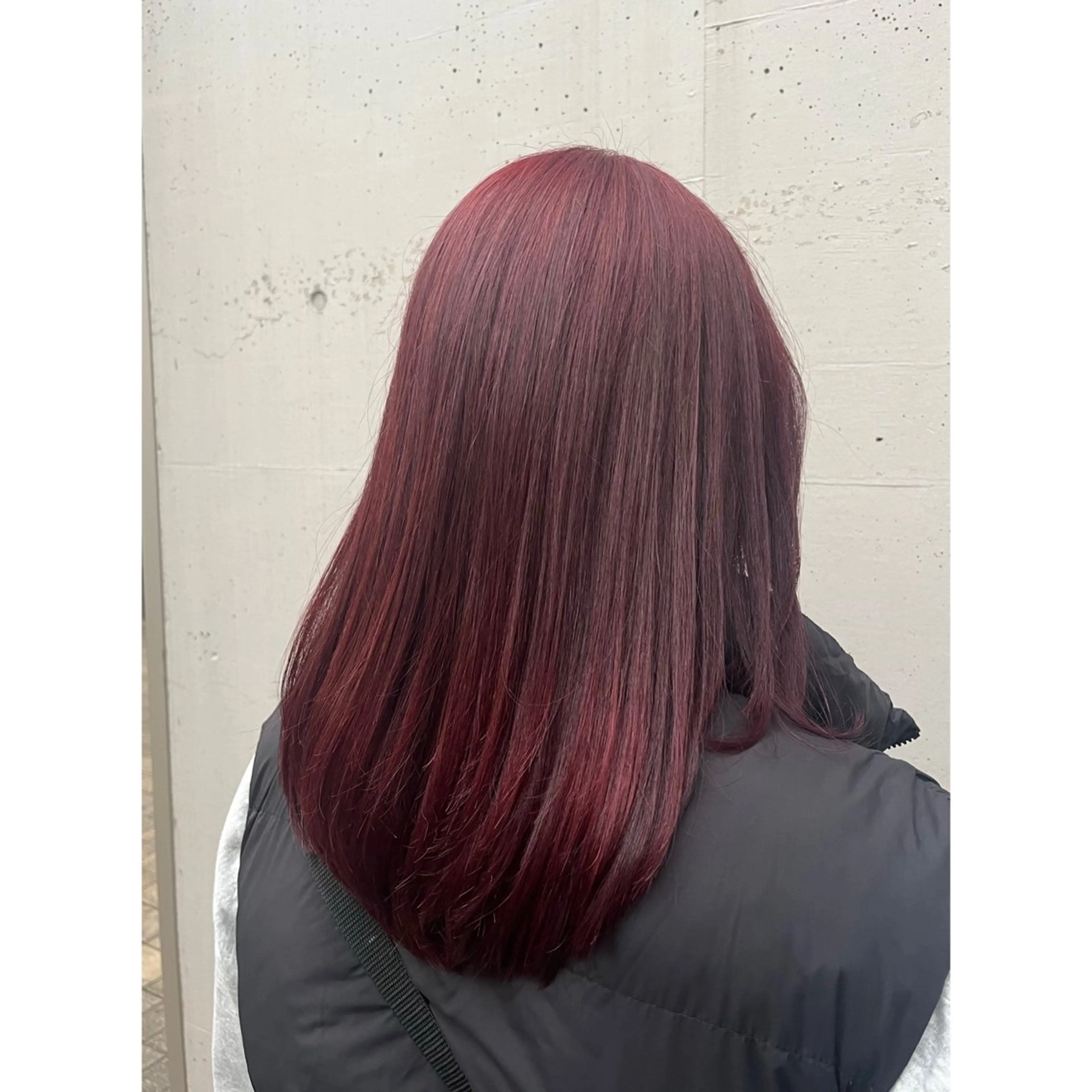 ロング カラー レッドカラー レイヤーカット ヘアカラー air  hairmake所属・海老原 若菜のヘアスタイル