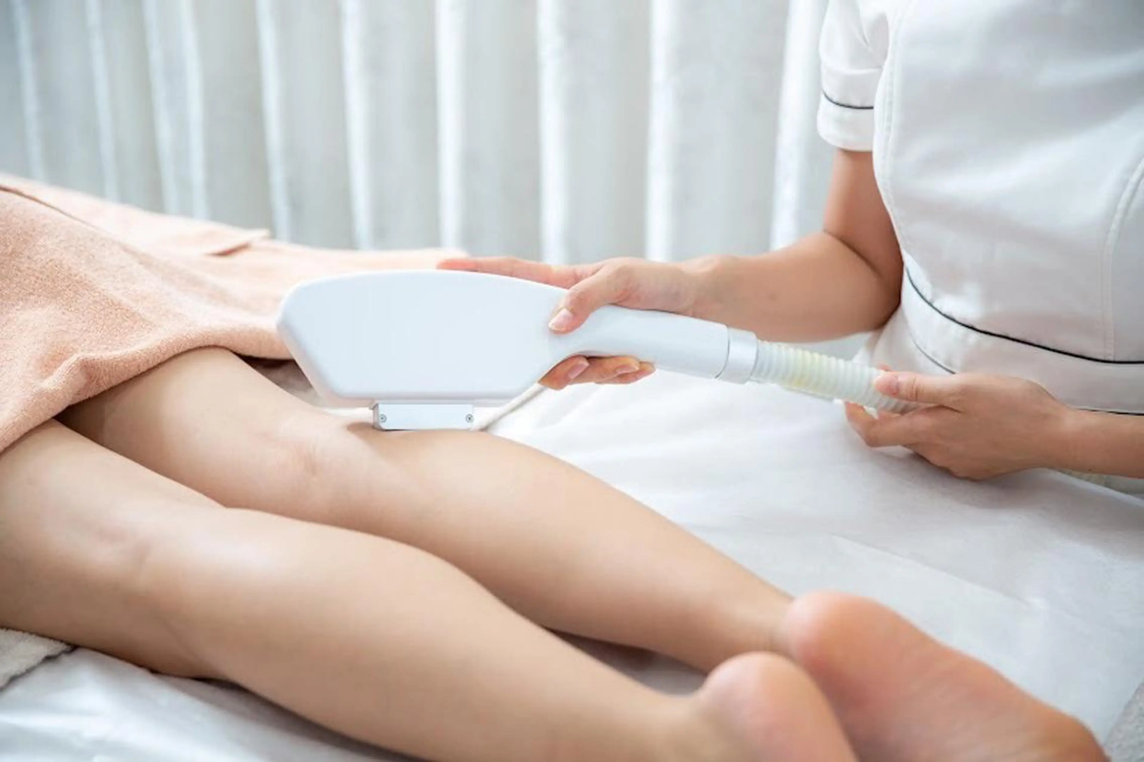 ショート カラー パーマ ヘアアレンジ メンズ キッズ ネイル マツエク・マツパ アイブロウ 学生(メンズ向け) 眉毛ワックス脱毛 学生 小顔カット Chloe-クロエ- 脱毛/フェイシャルのエステ・リラクイメージ