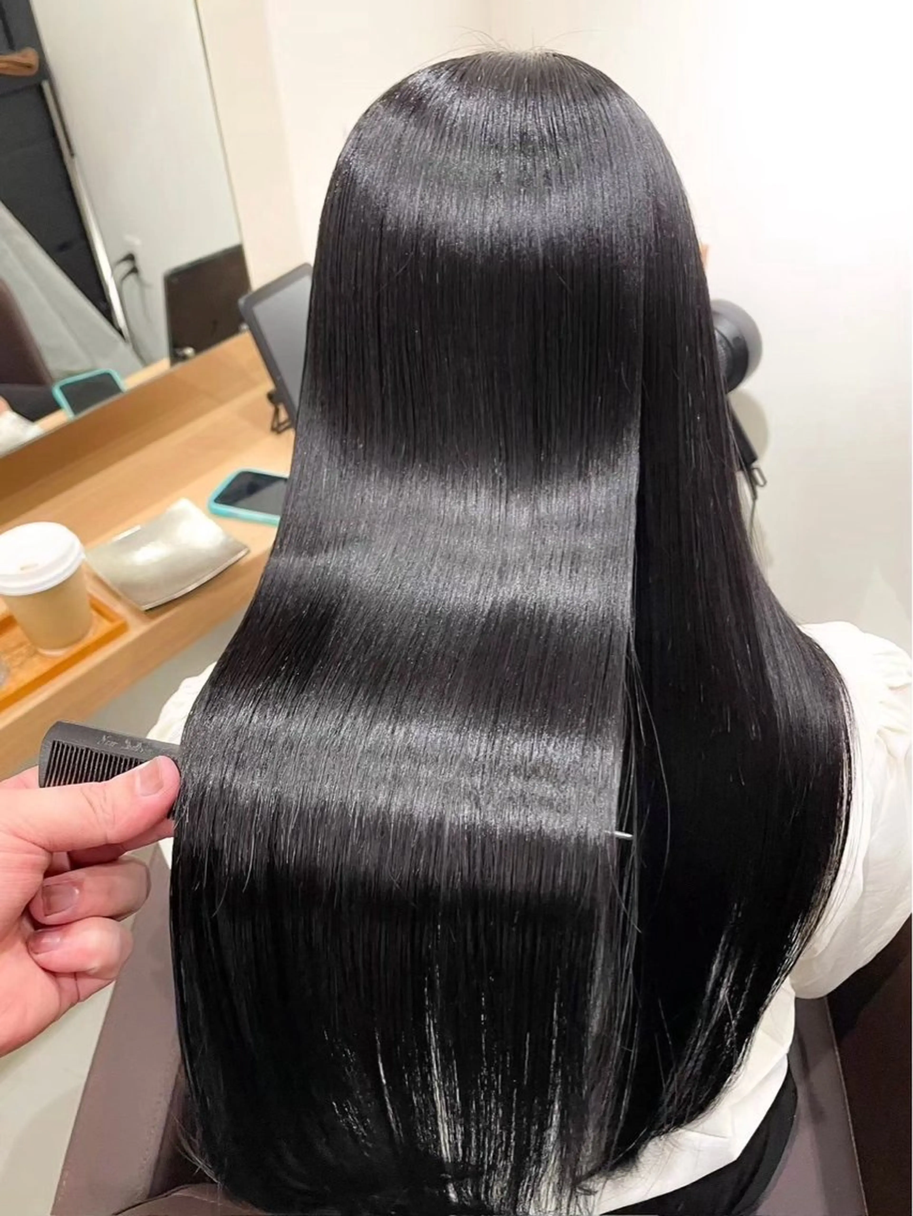 ロング カラー アッシュ グレージュ オリーブグレージュ オリーブグレー 髪質改善 カット ヘアカラー トリートメント Attrait .のヘアスタイル