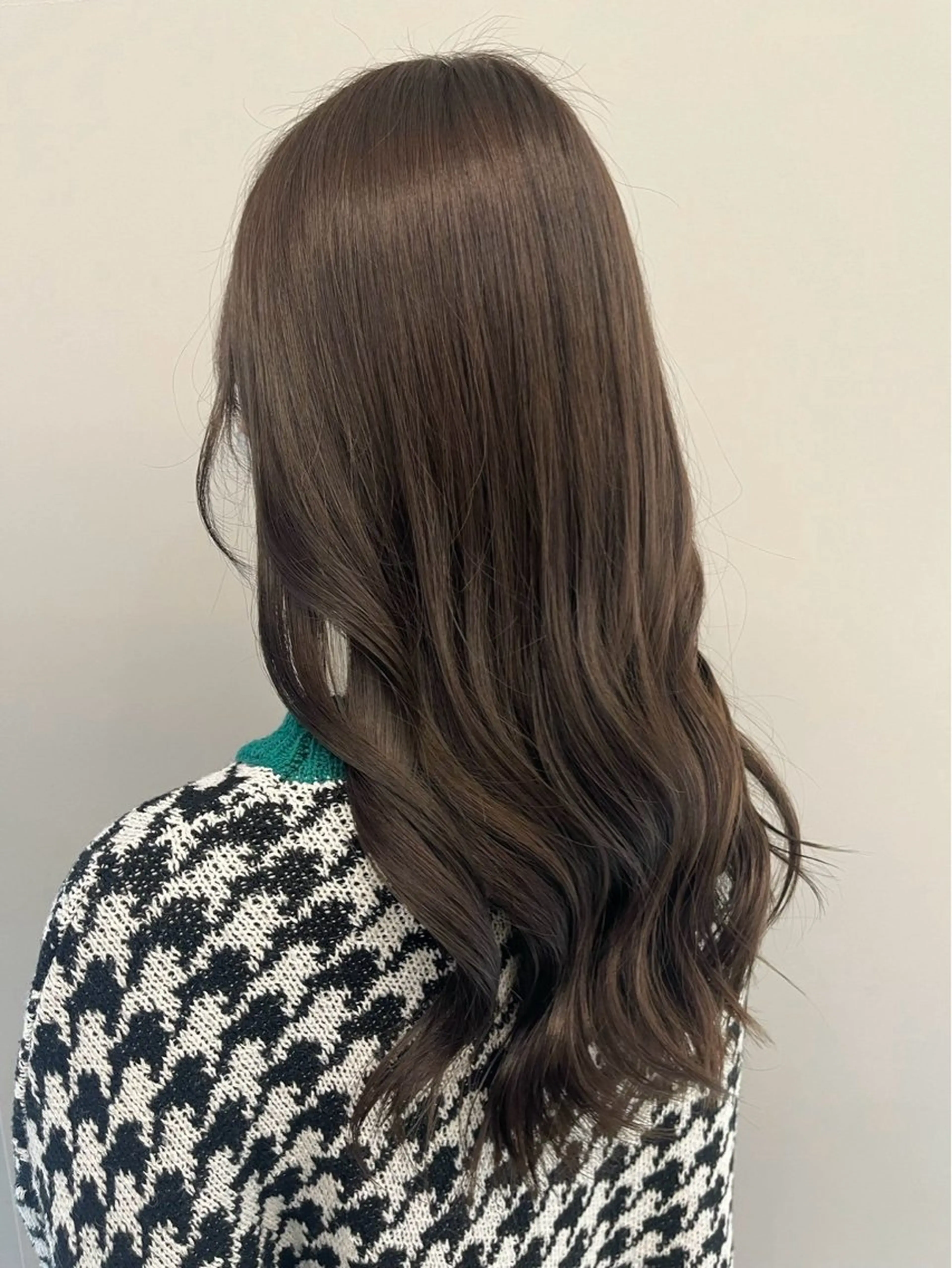 ロング カラー ベージュカラー オリーブベージュ ヘアカラー 中山 達斗のヘアスタイル