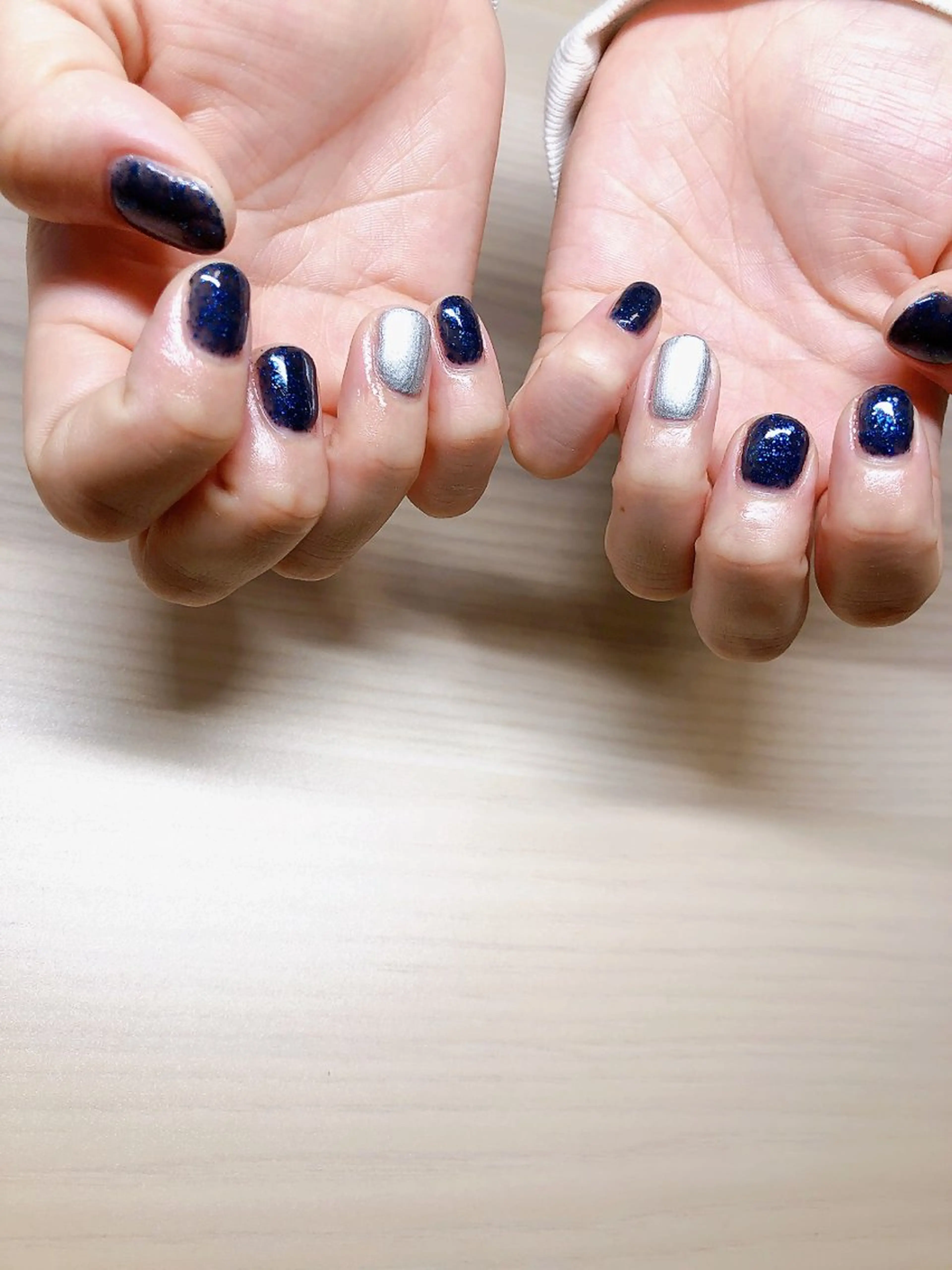 ネイル ネイビー シルバー ハンドネイル デ・アイム「nail salon MIMIPARUN」所属・ナリス化粧品 MIMIPARUNのネイルデザイン