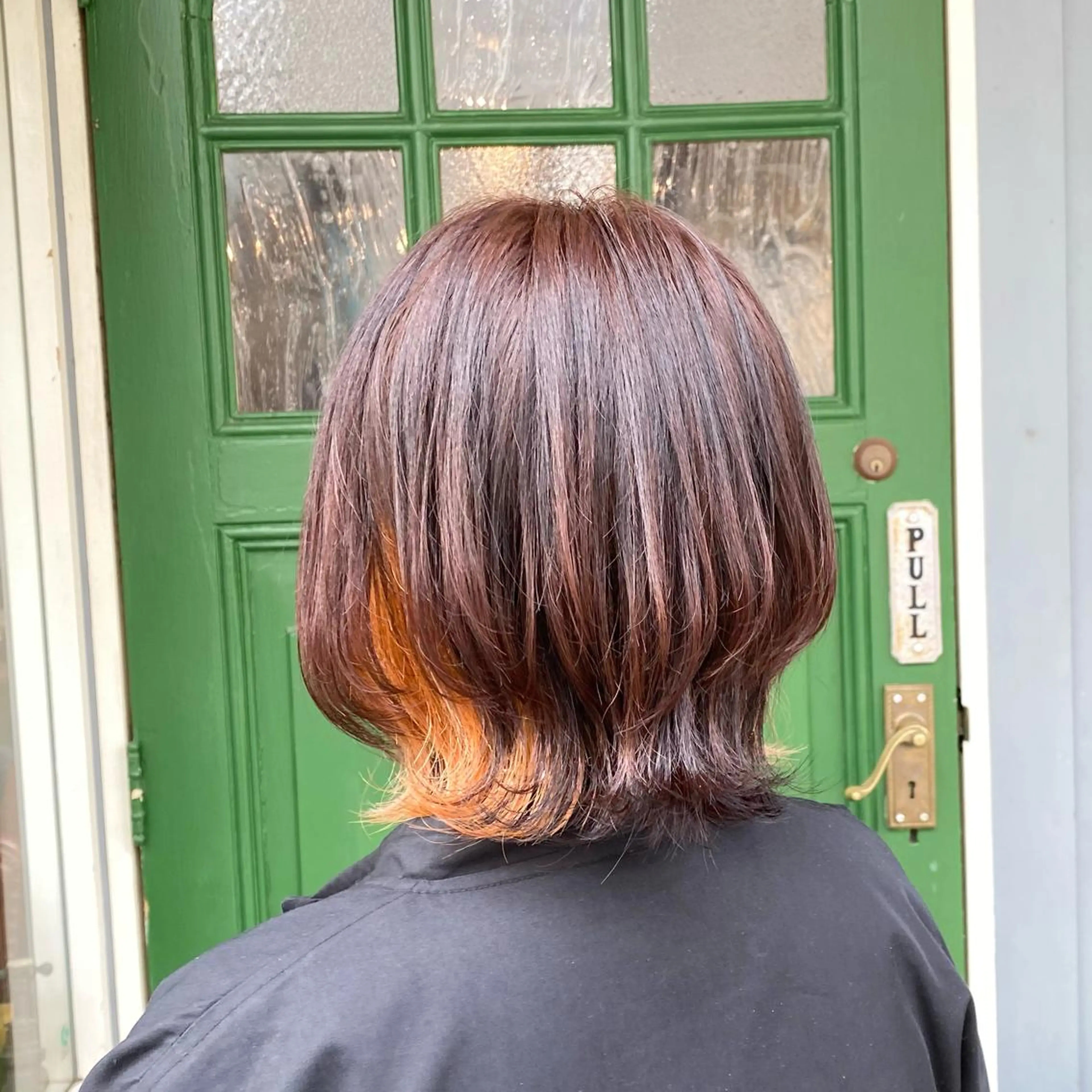 ショート カラー インナーカラー オレンジ カット BRITS 渡辺 菜々子のヘアスタイル