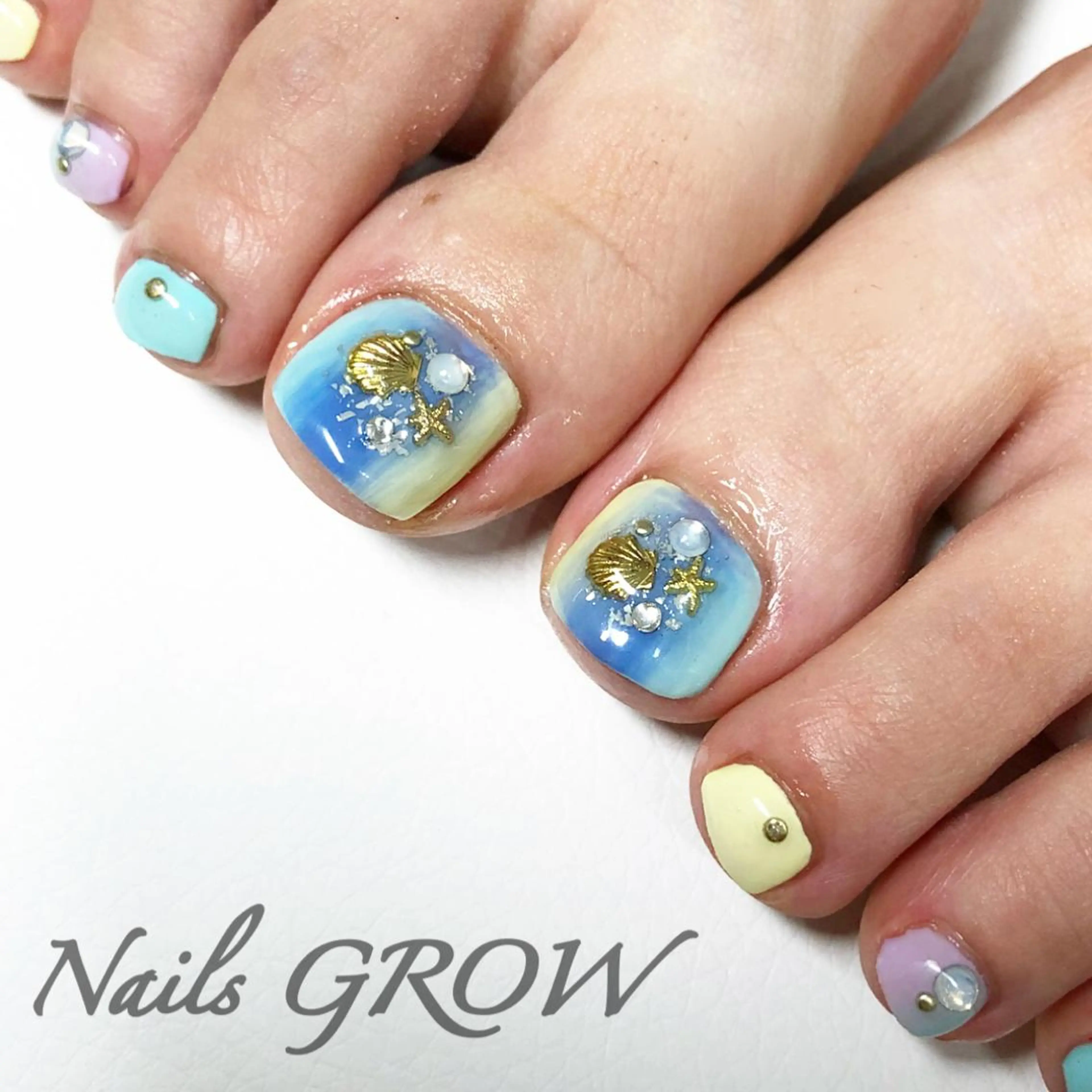ネイル ストーンネイル フットネイル Nails GROWのネイルデザイン