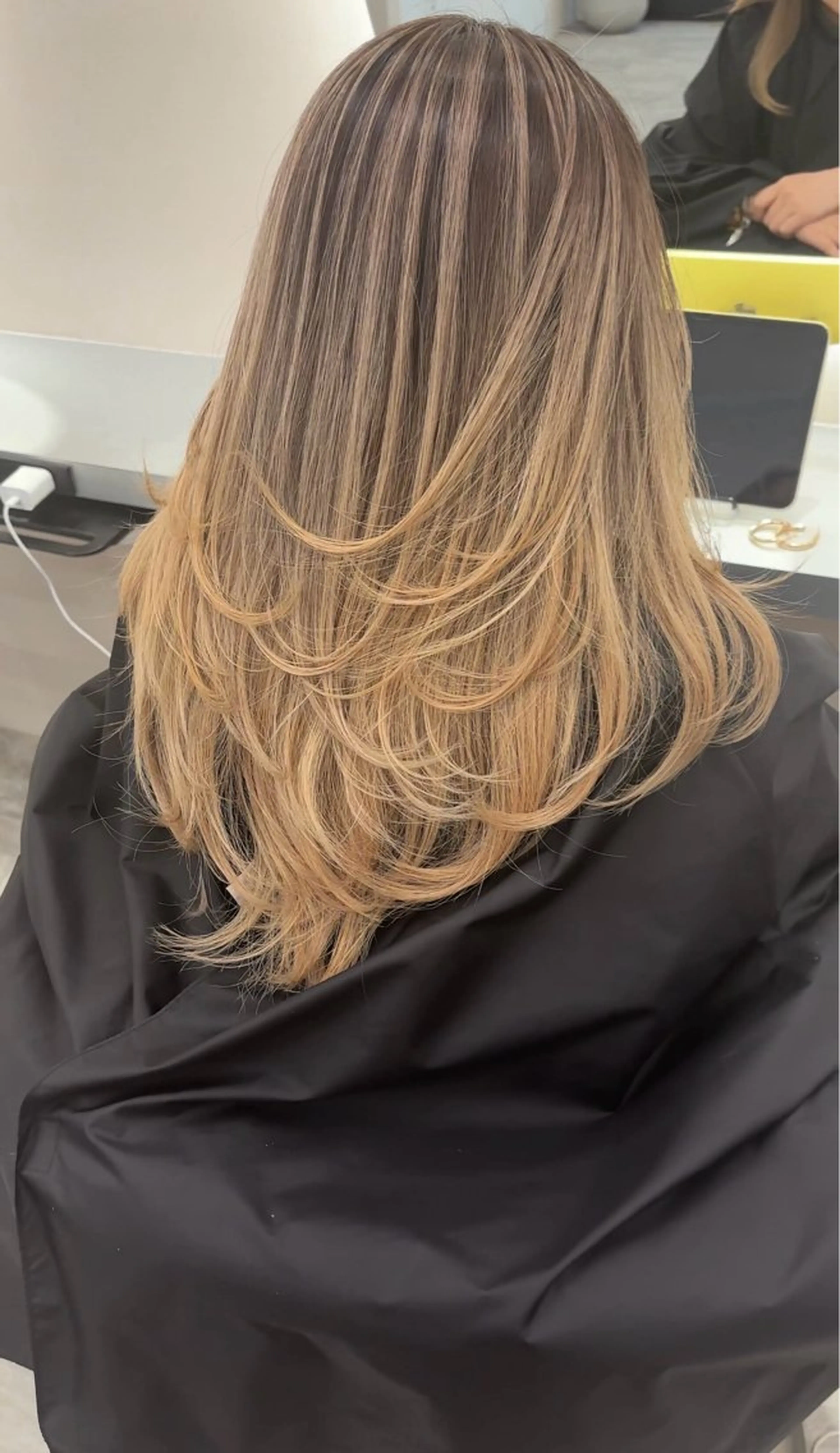 セミロング カラー バレイヤージュ ブロンド レイヤーカット カット ヘアカラー 🌺KANA🇺🇸 海外トレンドヘアのヘアスタイル