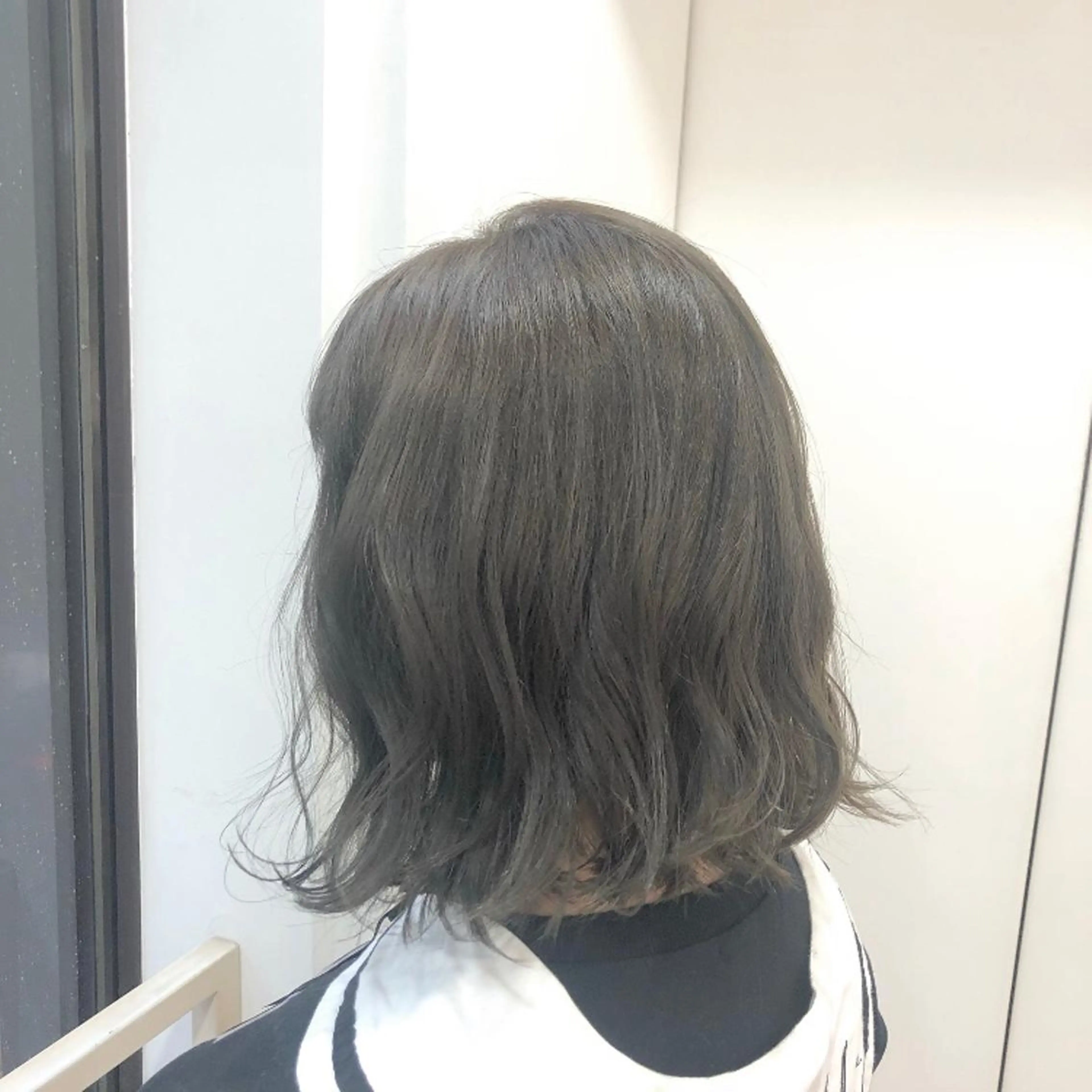 ミディアム カラー TRENCH　相澤 果歩のヘアスタイル