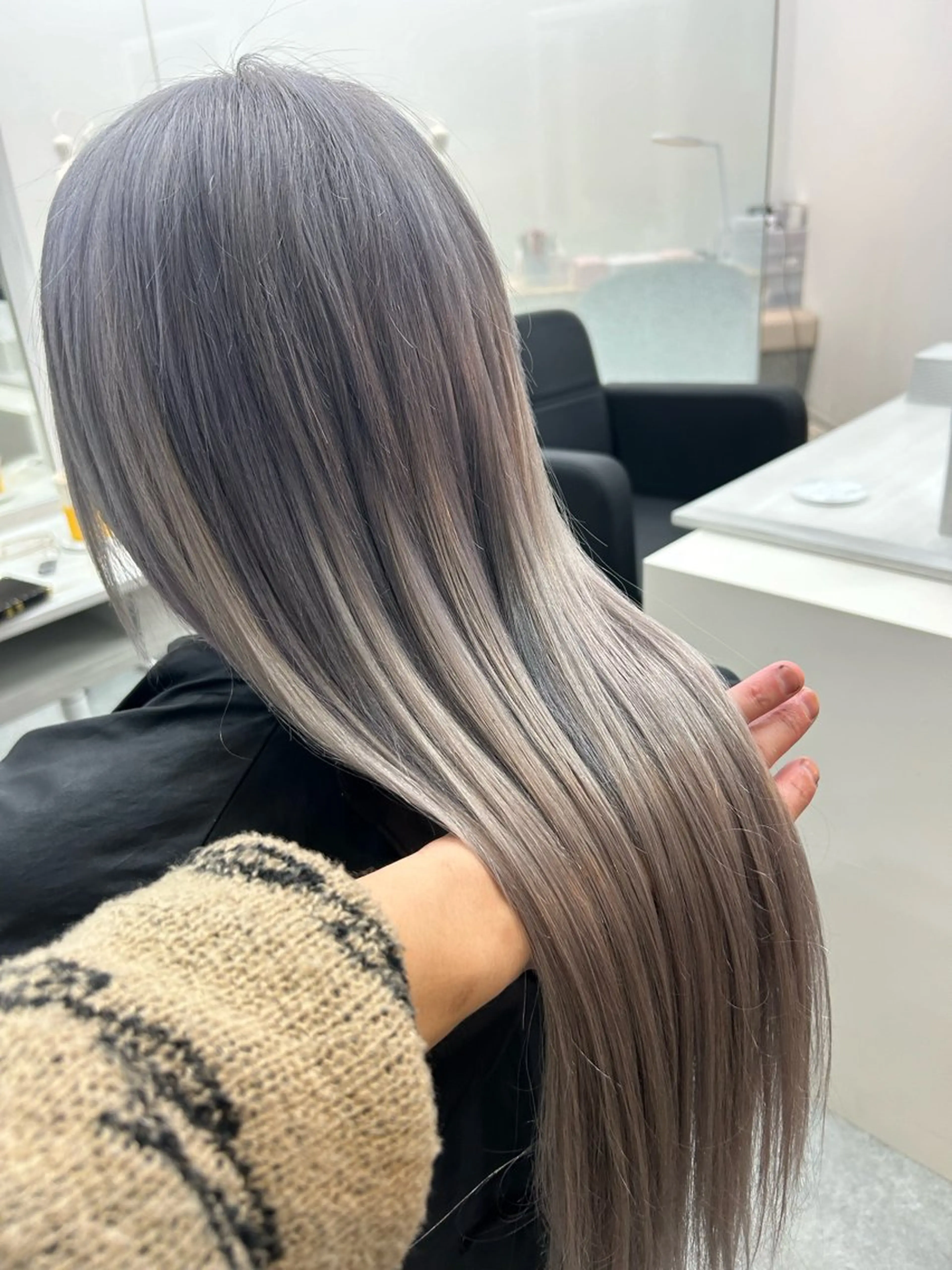 ロング カラー シールエクステ バレイヤージュ ブリーチ ダブルカラー ハイライトカラー カット ヘアカラー トリートメント エクステ ヘアセット alpha. カラーエクステ下妻のヘアスタイル