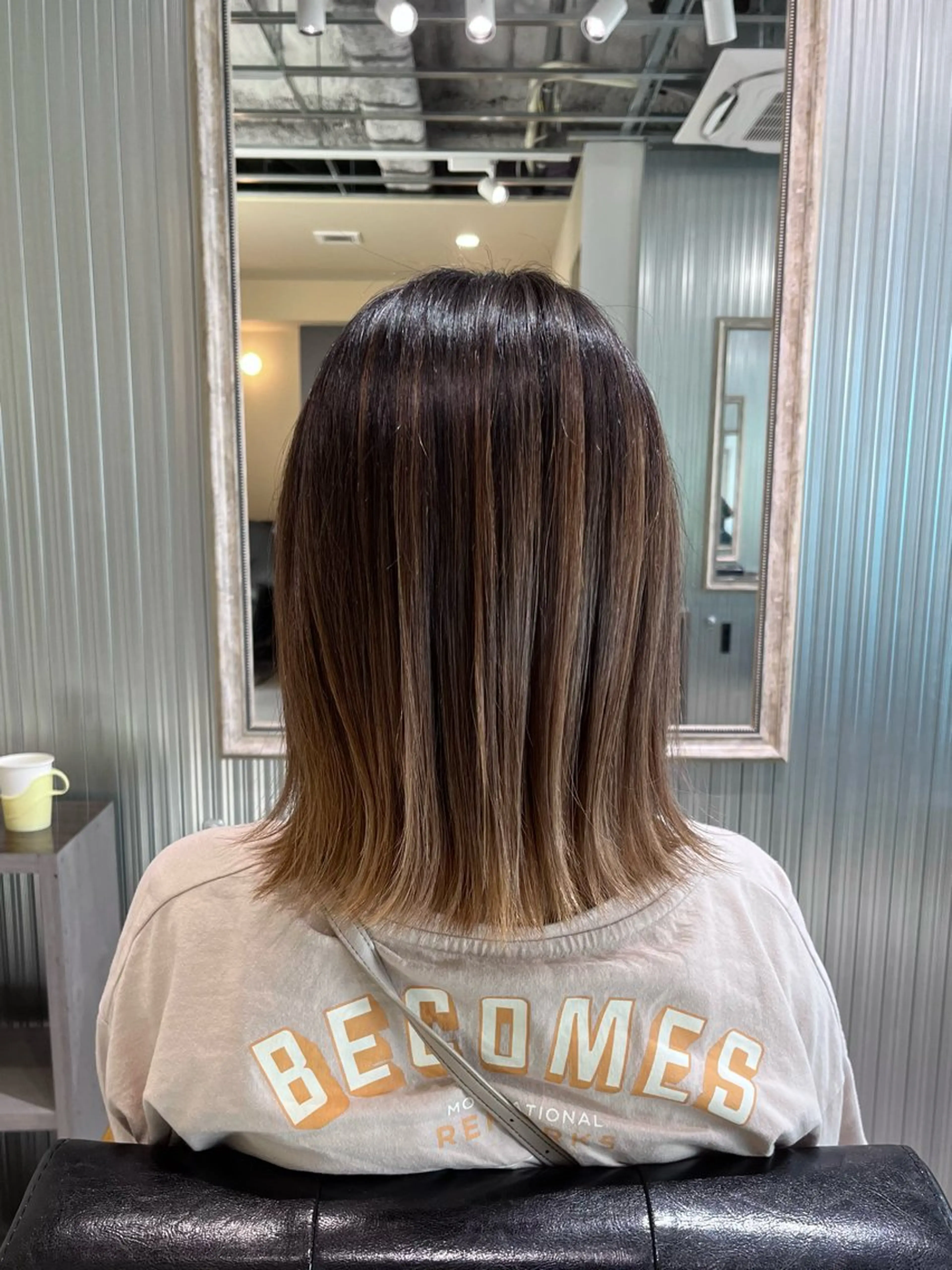 ミディアム カラー バレイヤージュ ベージュカラー ブリーチ レイヤーカット ヘアカラー KIZU 髪質改善 オカルト怪談のヘアスタイル