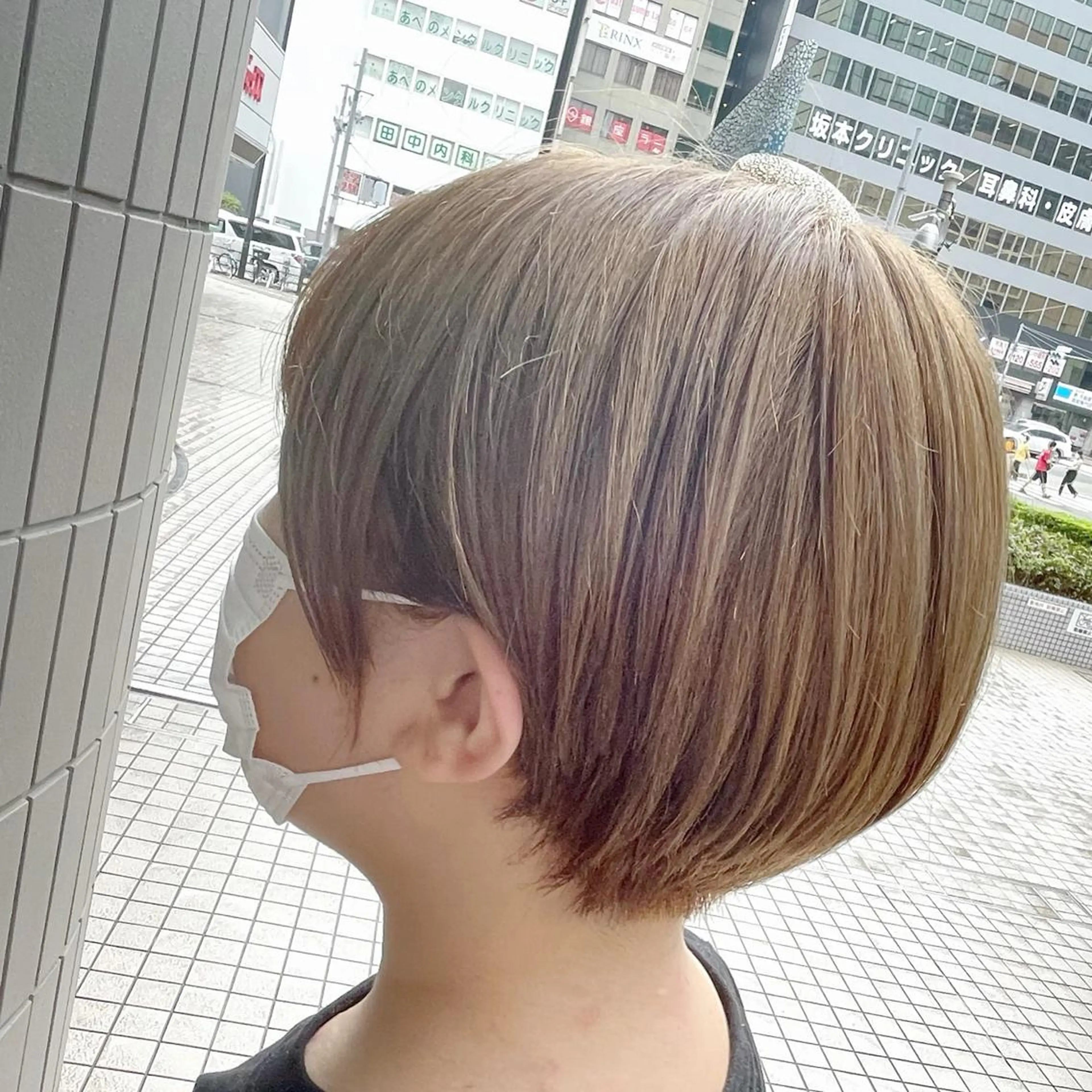 ショート カラー ショートボブ ベージュカラー ハイトーンカラー ハイトーンベージュ ボブ カット ヘアカラー トリートメント Zina天王寺 CHIAKIのヘアスタイル
