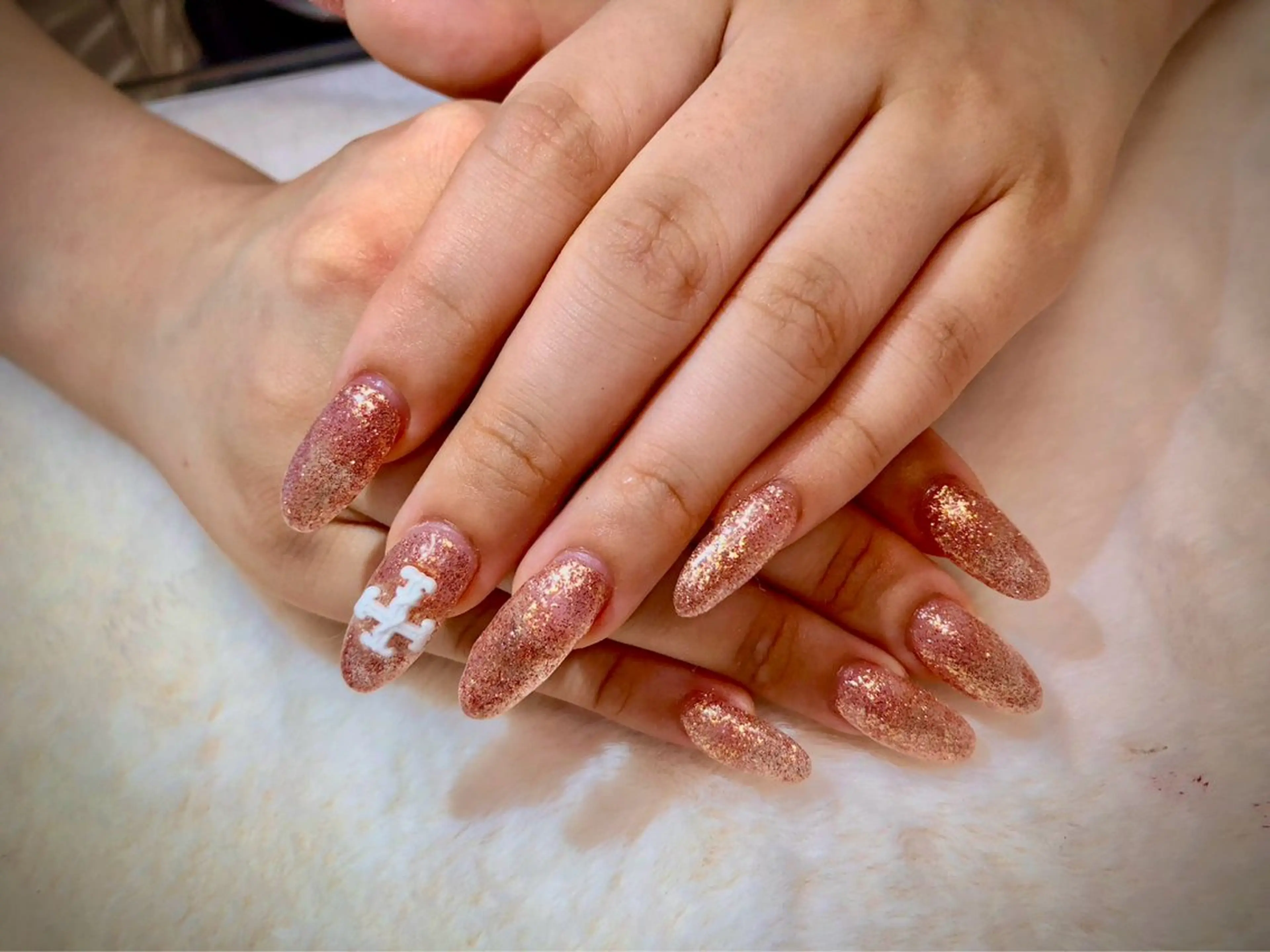 ネイル 長さ出し キラキラネイル ラメ(グリッター) ピンク ハンドネイル ハンドケア 心斎橋Salon Epokkuのネイルデザイン