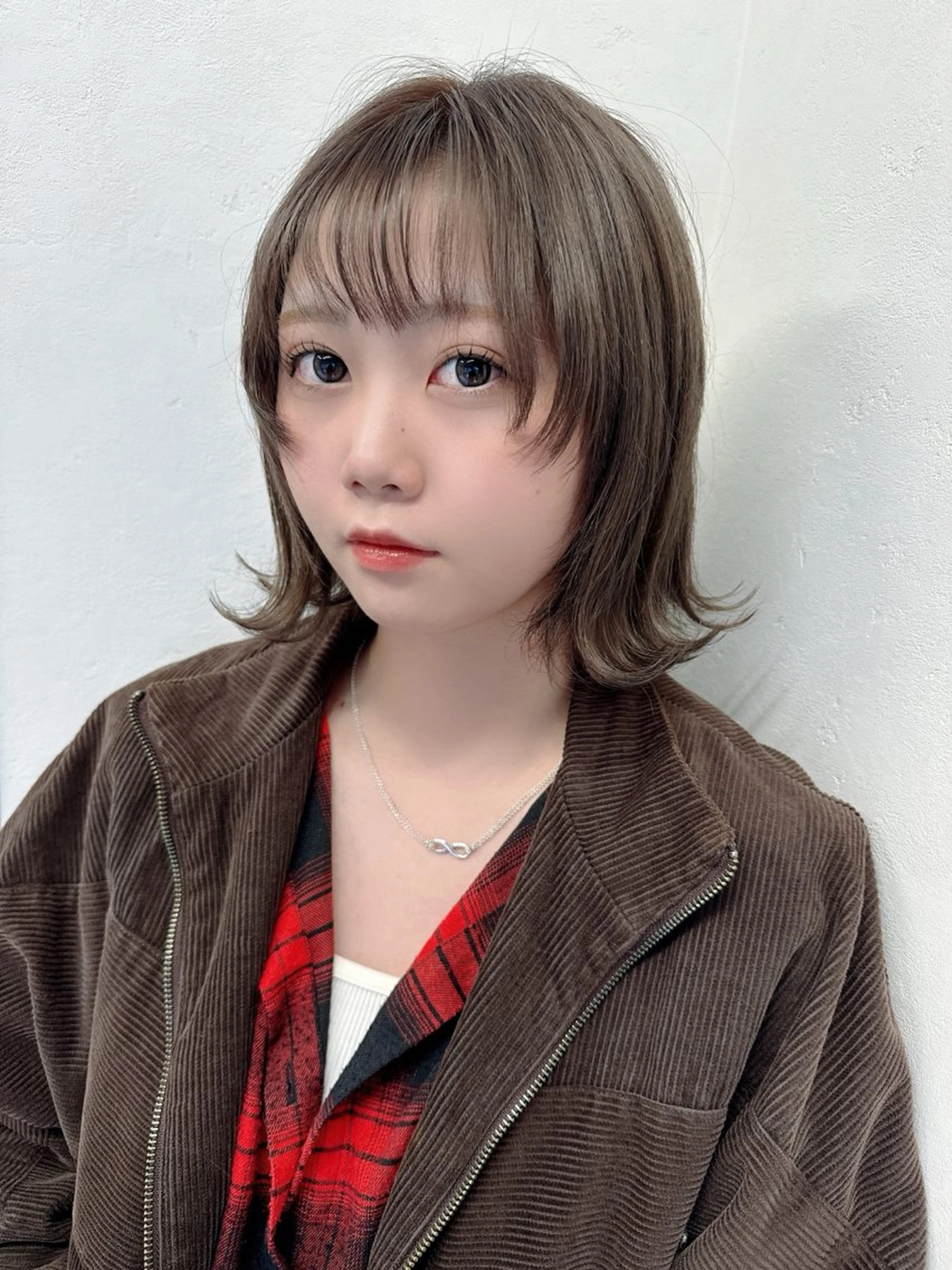 ミディアム カラー ベージュカラー 汐見 悠佑のヘアスタイル