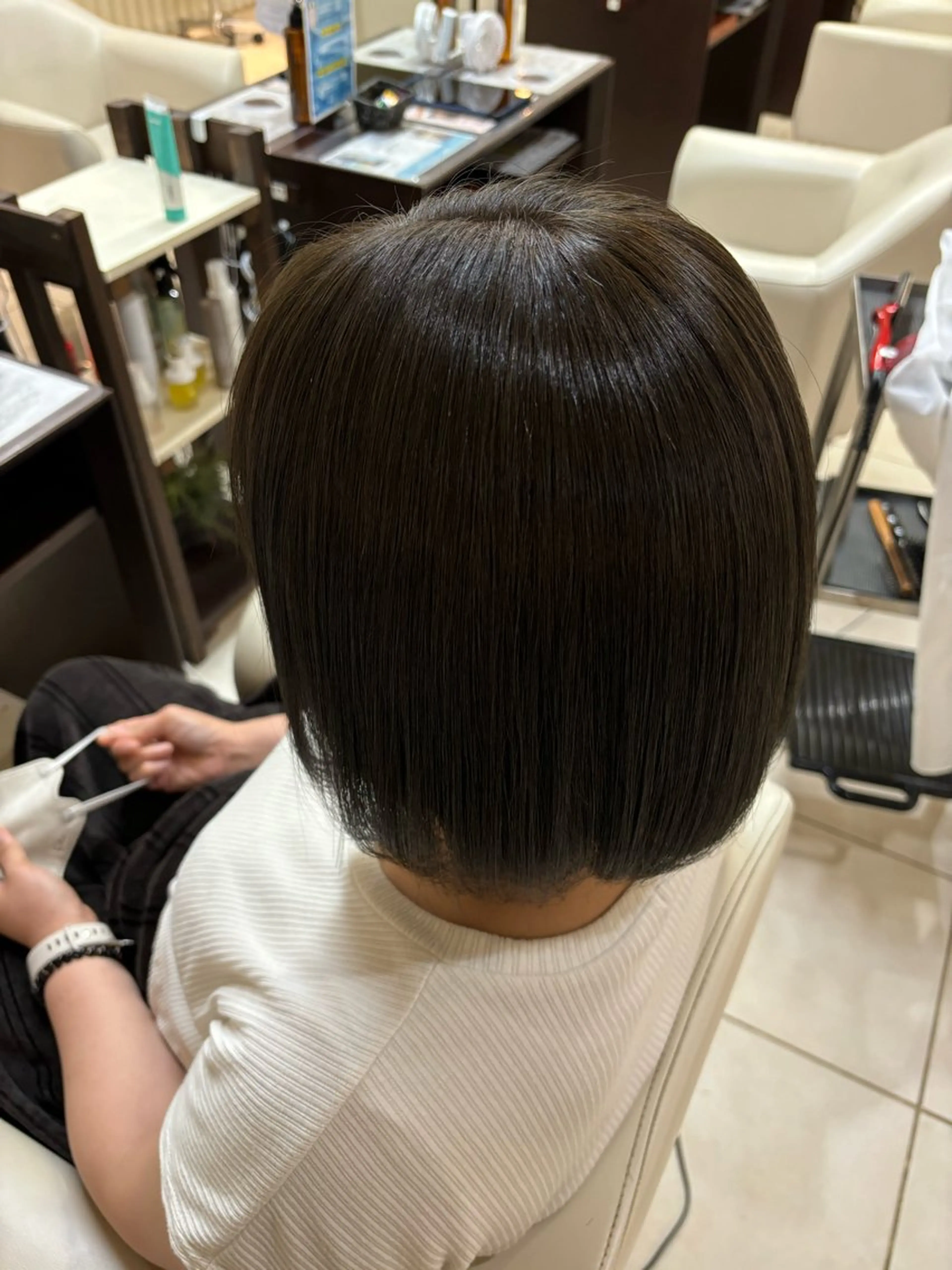 ショート カラー 伊藤 杏奈のヘアスタイル