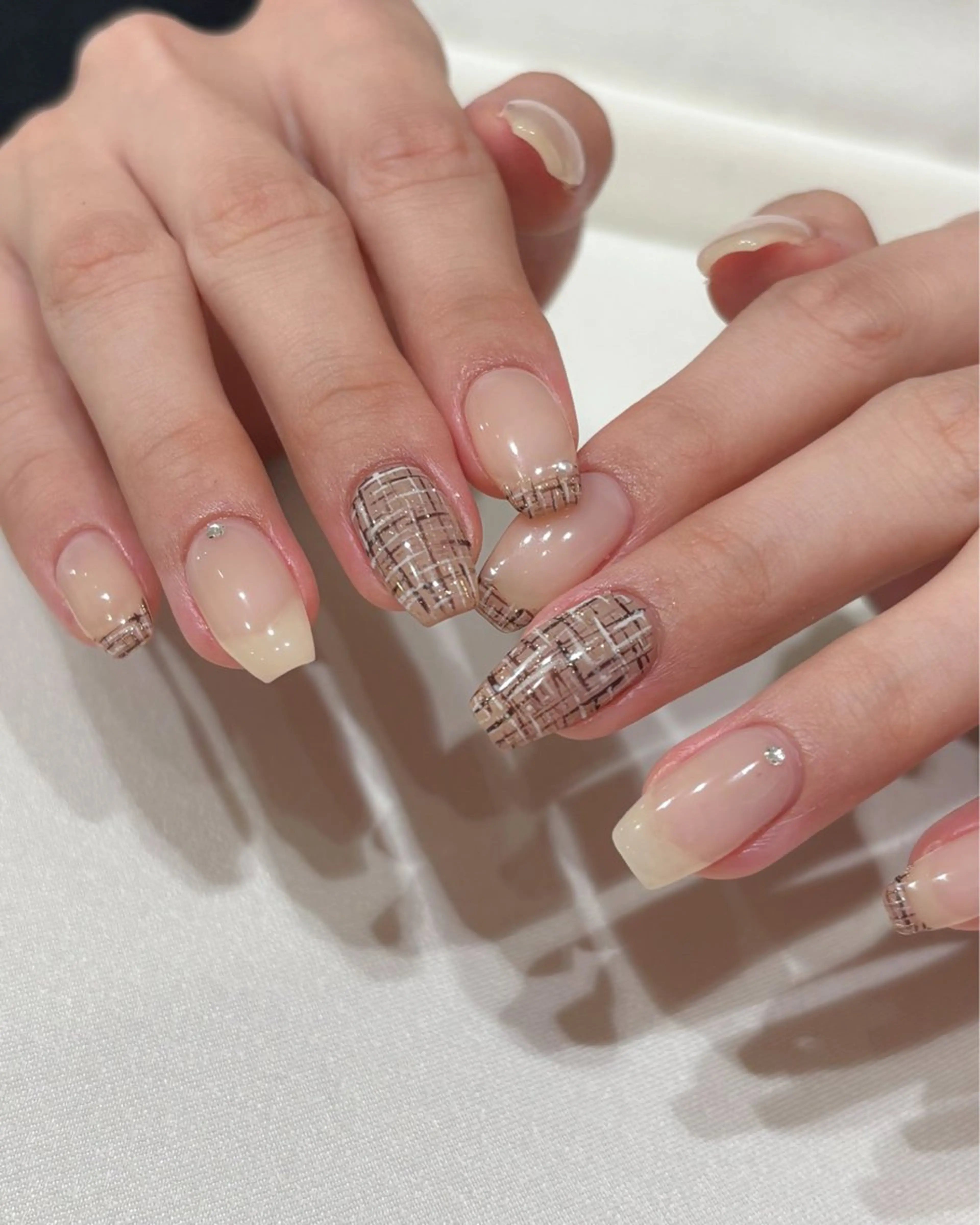 ネイル ツイードネイル ハンドネイル émure. / パラジェル認定のネイルデザイン