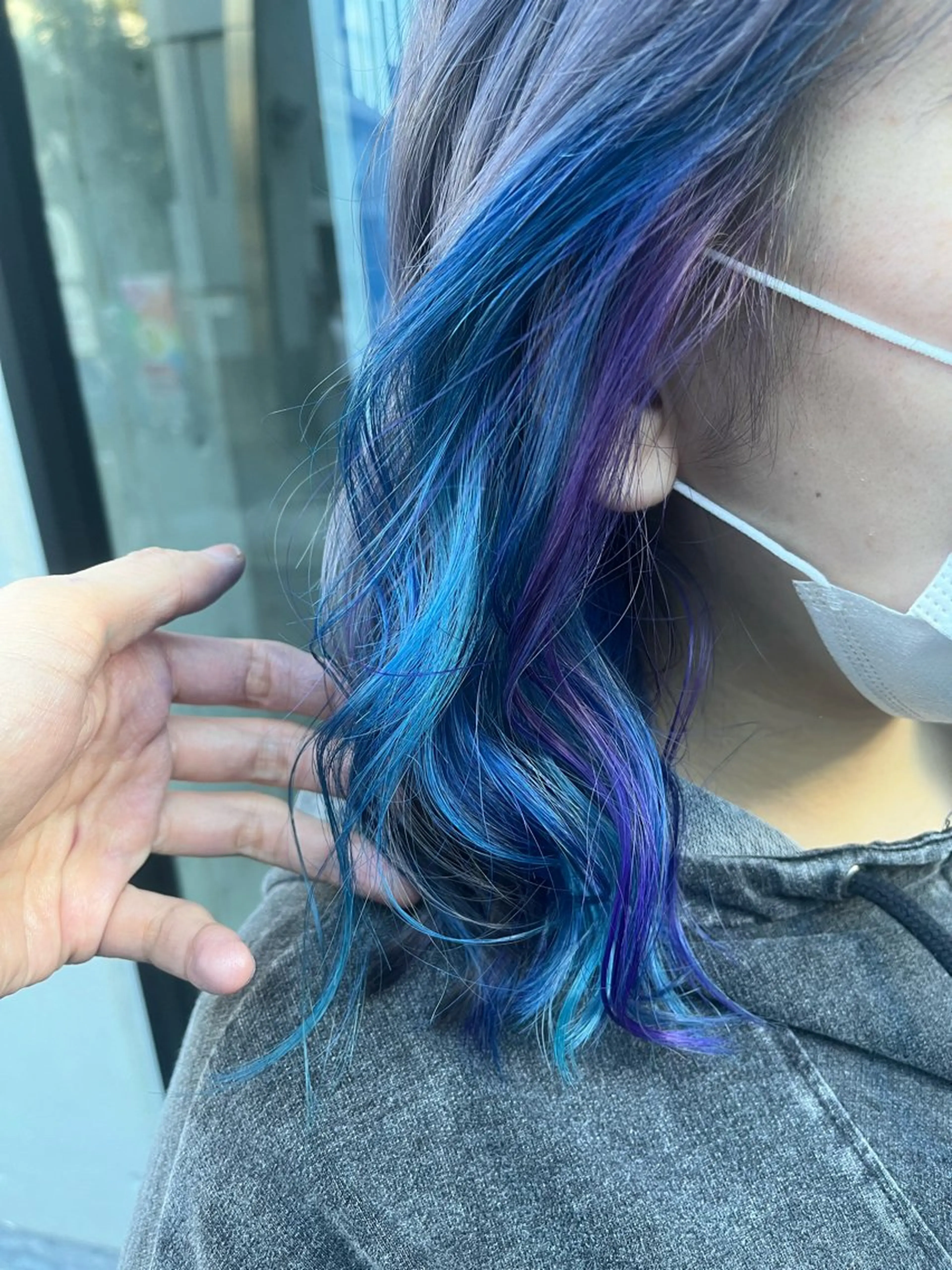 ミディアム カラー ブリーチ イヤリングカラー ユニコーンカラー カット ヘアカラー トリートメント 原宿サロン代表 デザインカラー伊藤卓のヘアスタイル